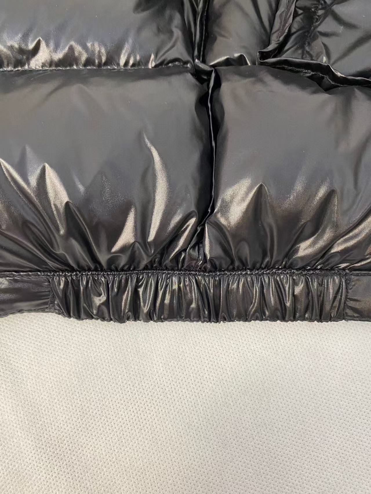 Moncler  モンクレール ダウンジャケット