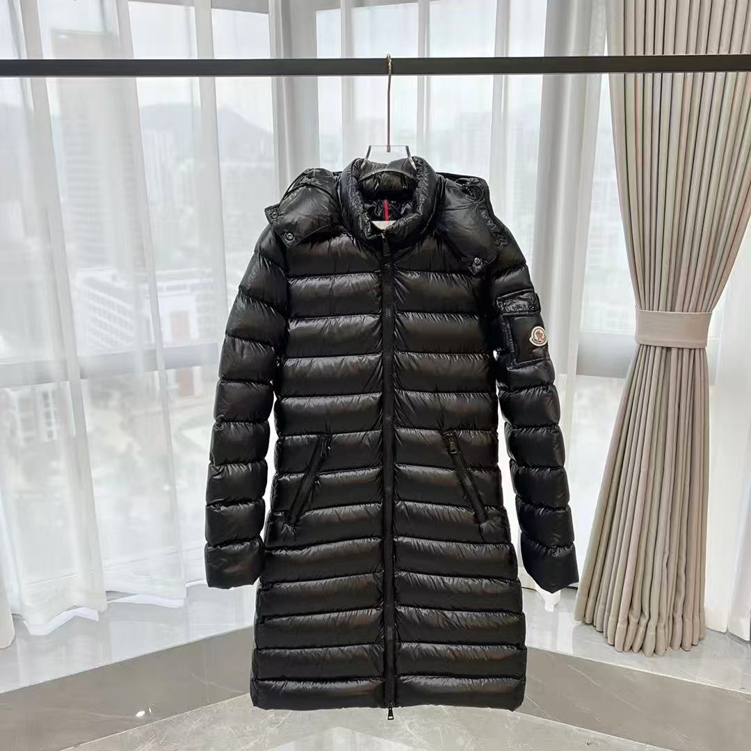 Moncler  モンクレール ダウンジャケット