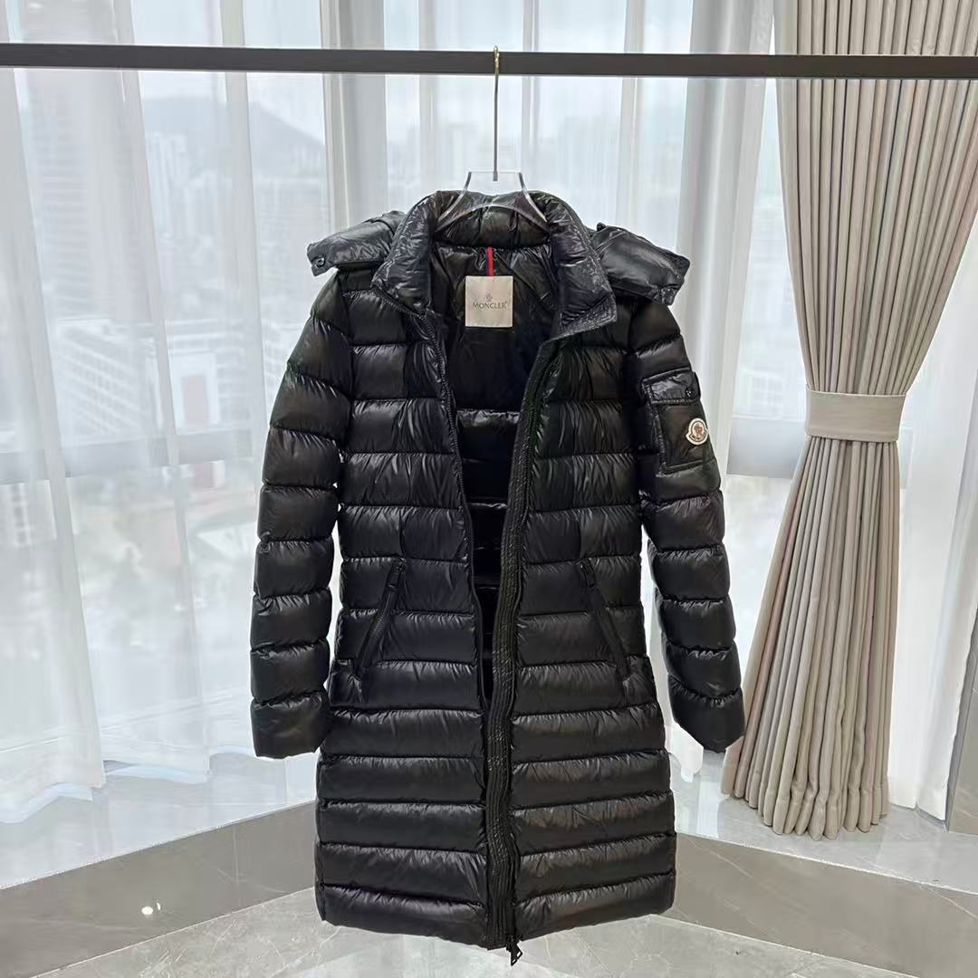 Moncler  モンクレール ダウンジャケット