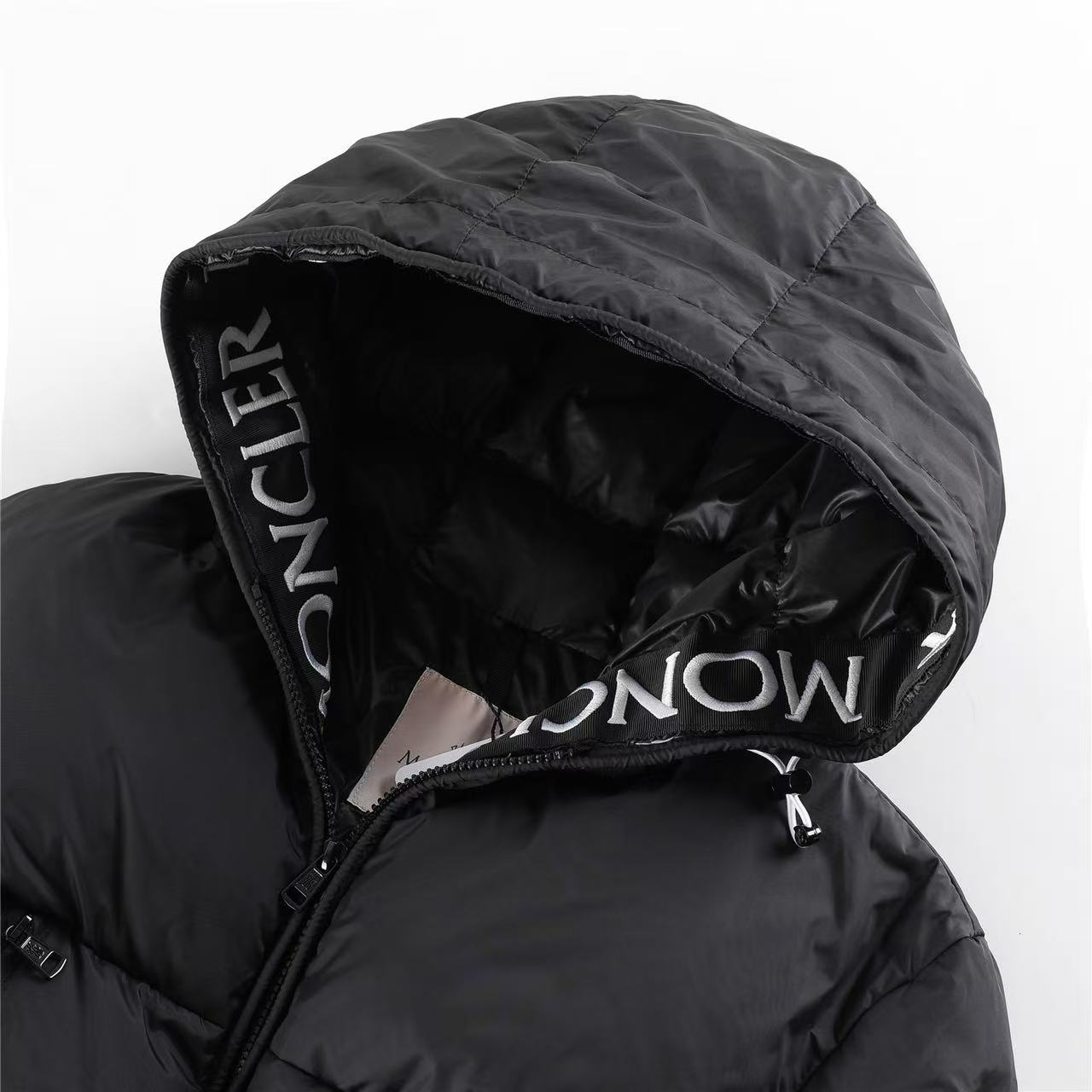 Moncler  モンクレール ダウンジャケット