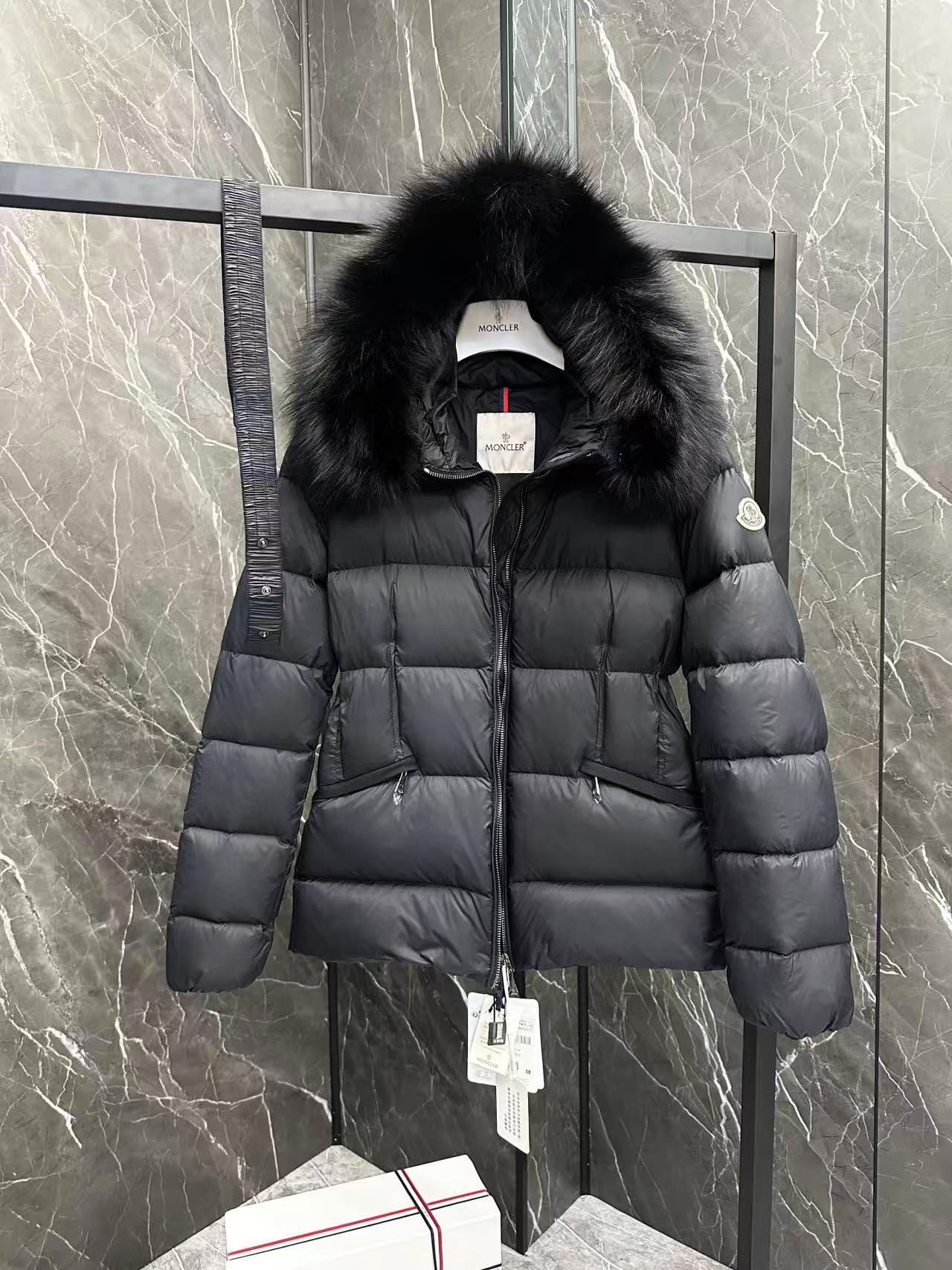 Moncler  モンクレール ダウンジャケット