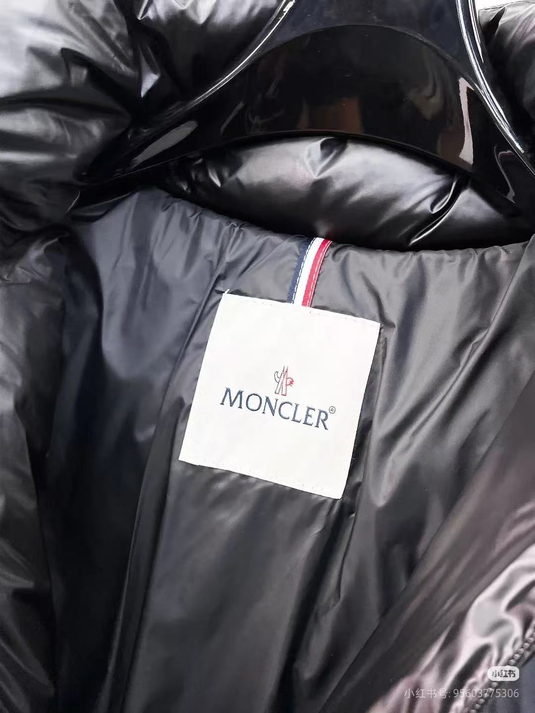 Moncler  モンクレール ダウンジャケット