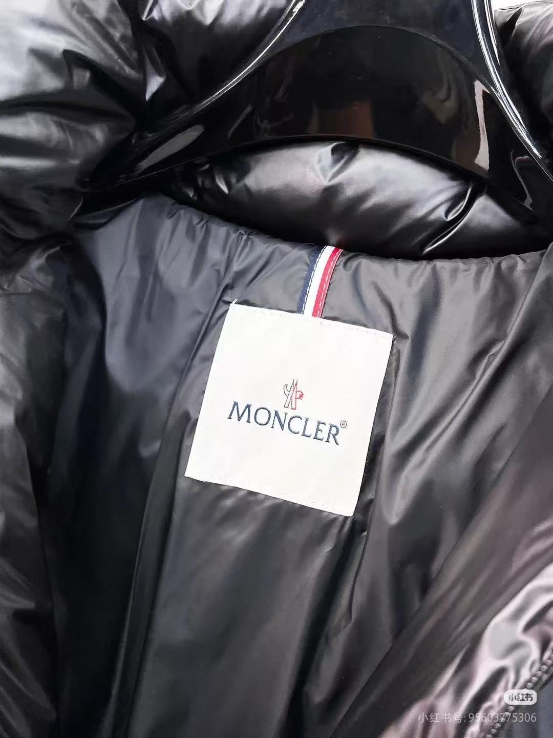 Moncler  モンクレール ダウンジャケット