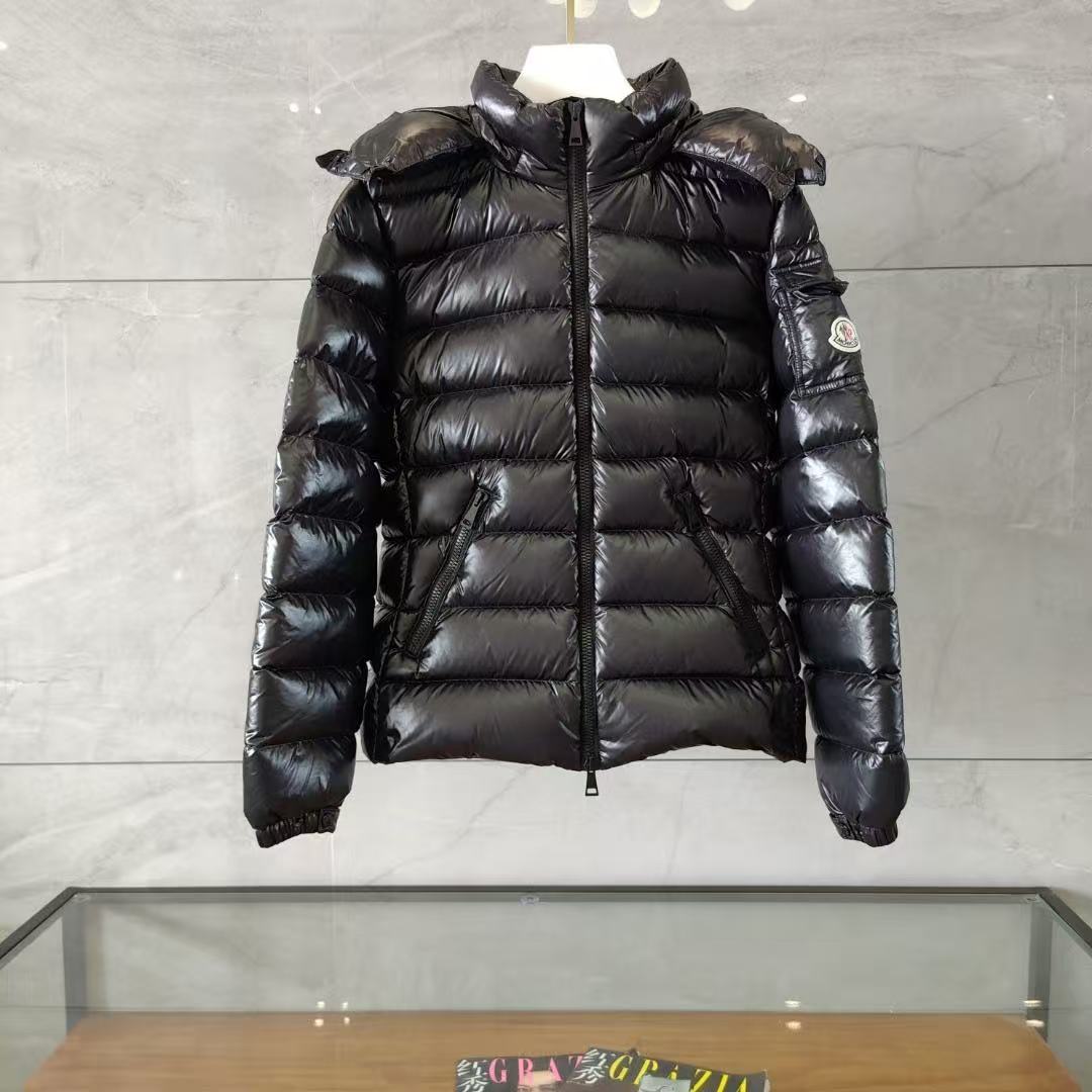Moncler  モンクレール ダウンジャケット
