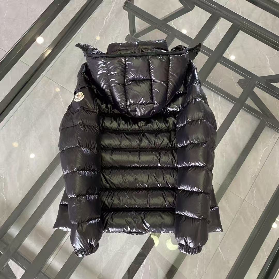 Moncler  モンクレール ダウンジャケット