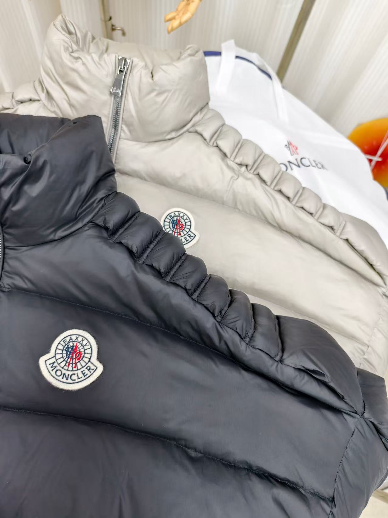 Moncler  モンクレール ダウンジャケット