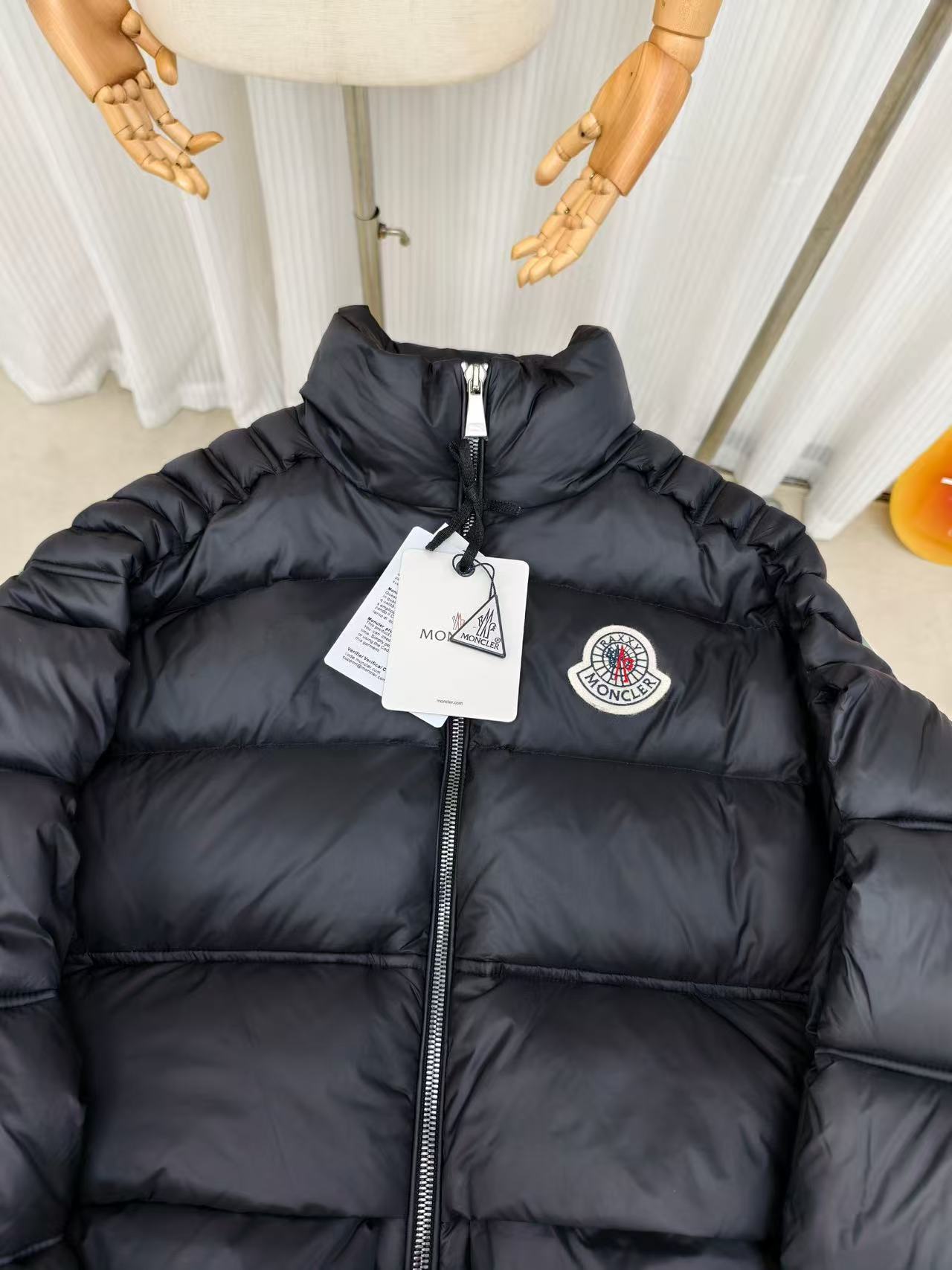 Moncler  モンクレール ダウンジャケット