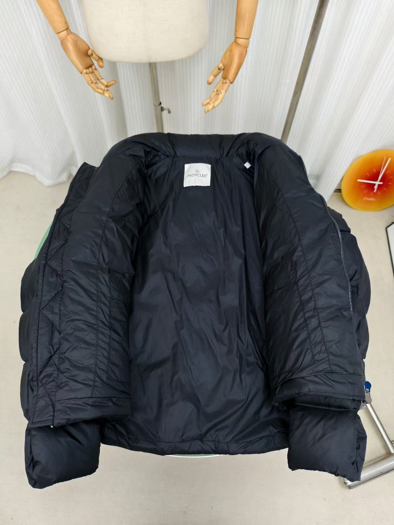 Moncler  モンクレール ダウンジャケット