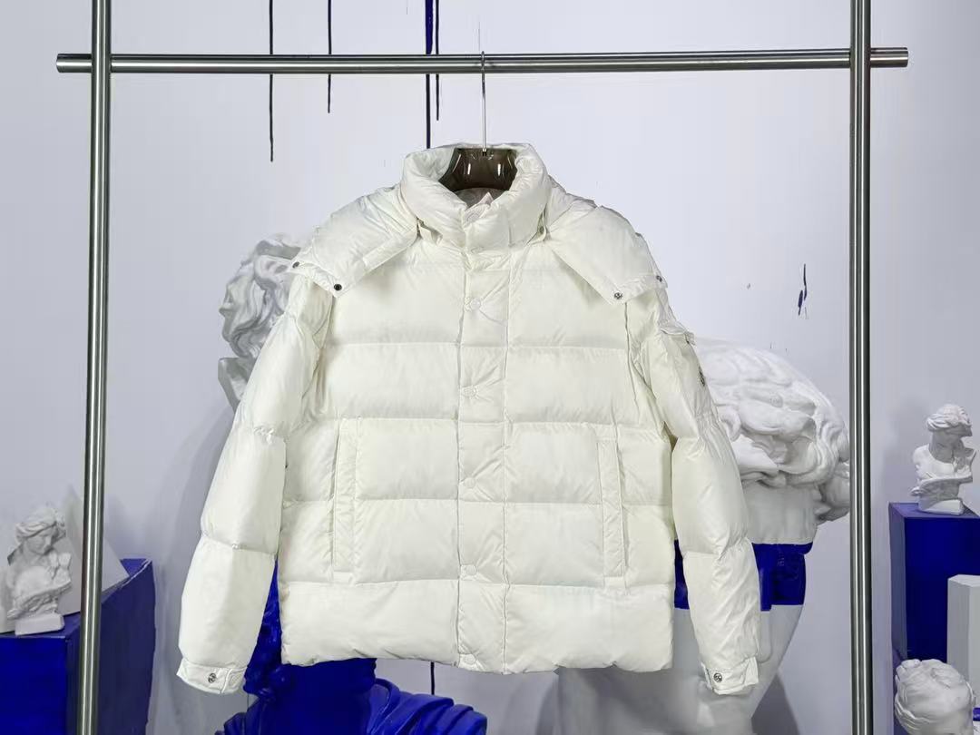 Moncler  モンクレール ダウンジャケット