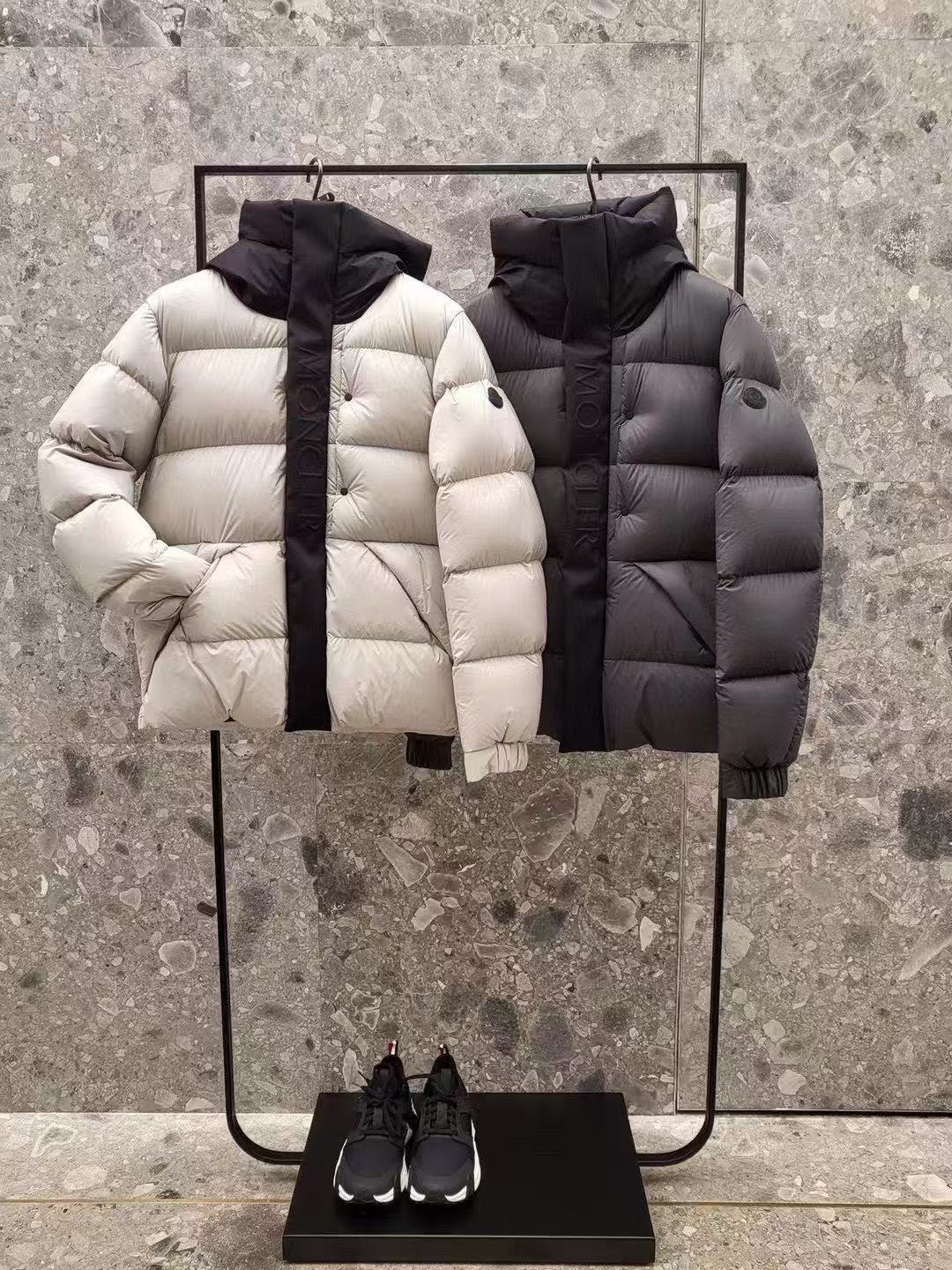 Moncler  モンクレール ダウンジャケット