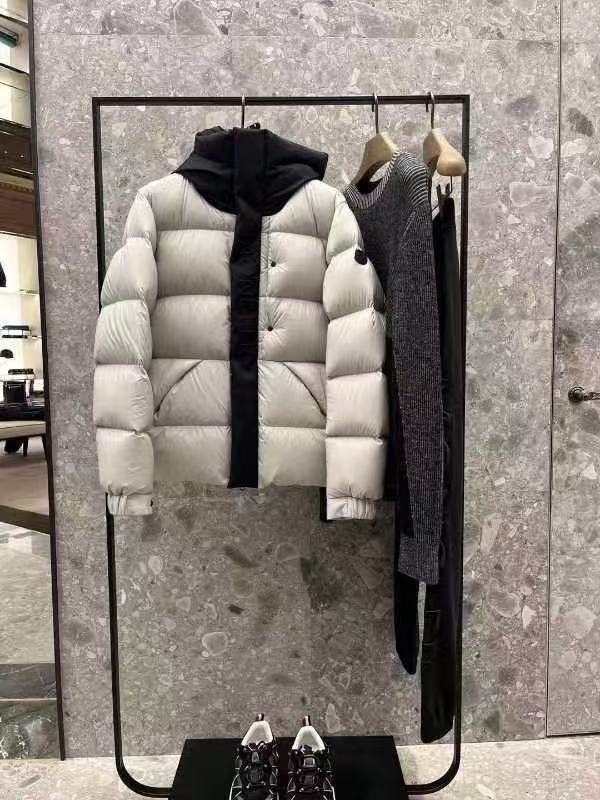Moncler  モンクレール ダウンジャケット