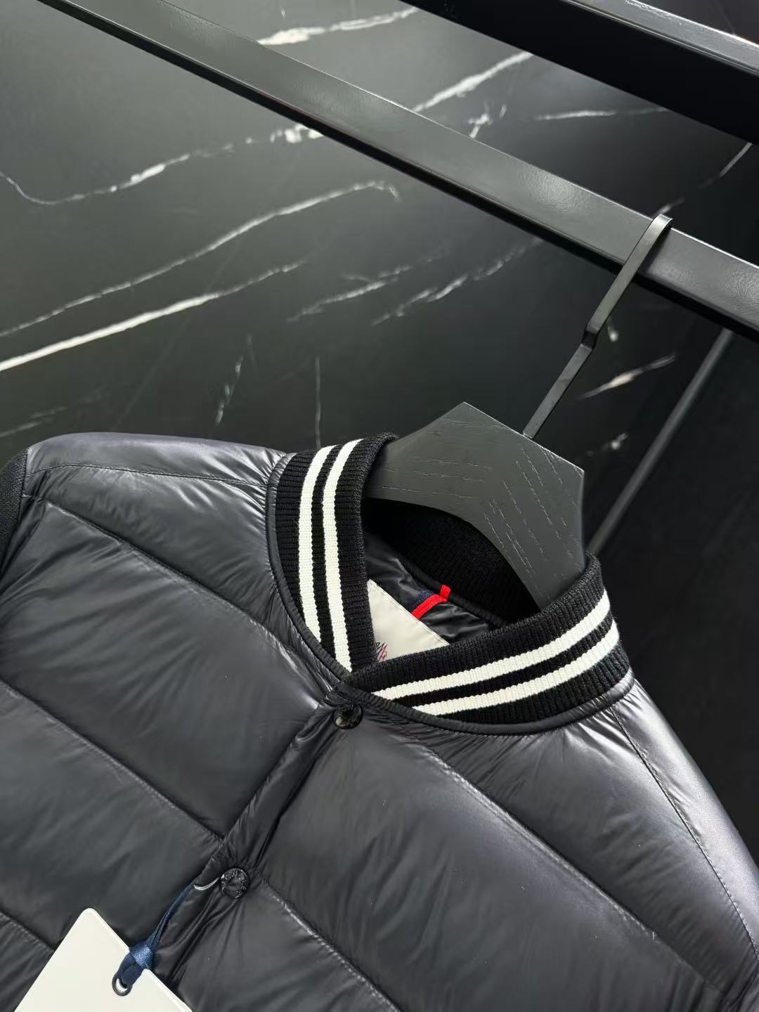 Moncler  モンクレール ダウンジャケット