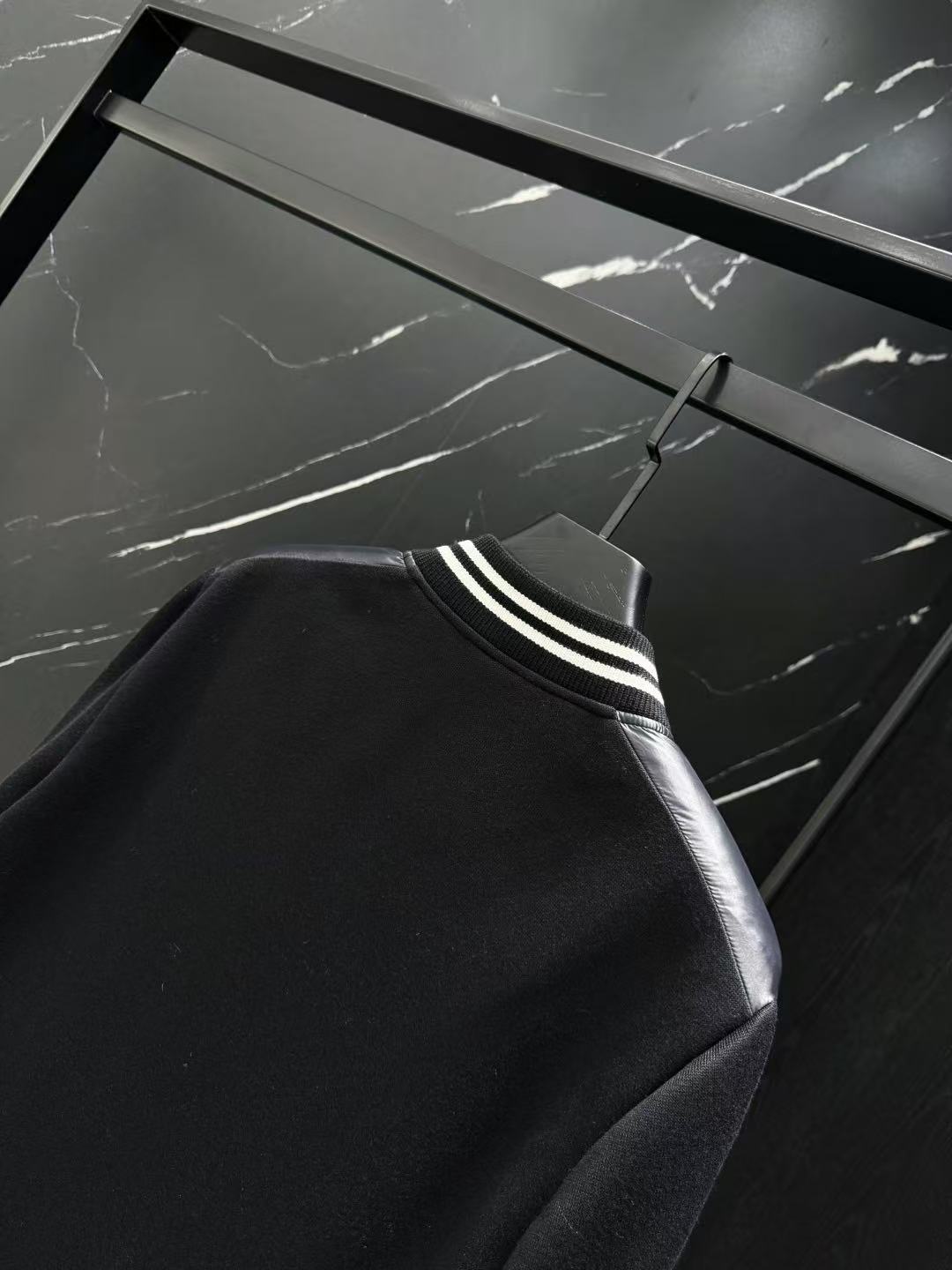 Moncler  モンクレール ダウンジャケット