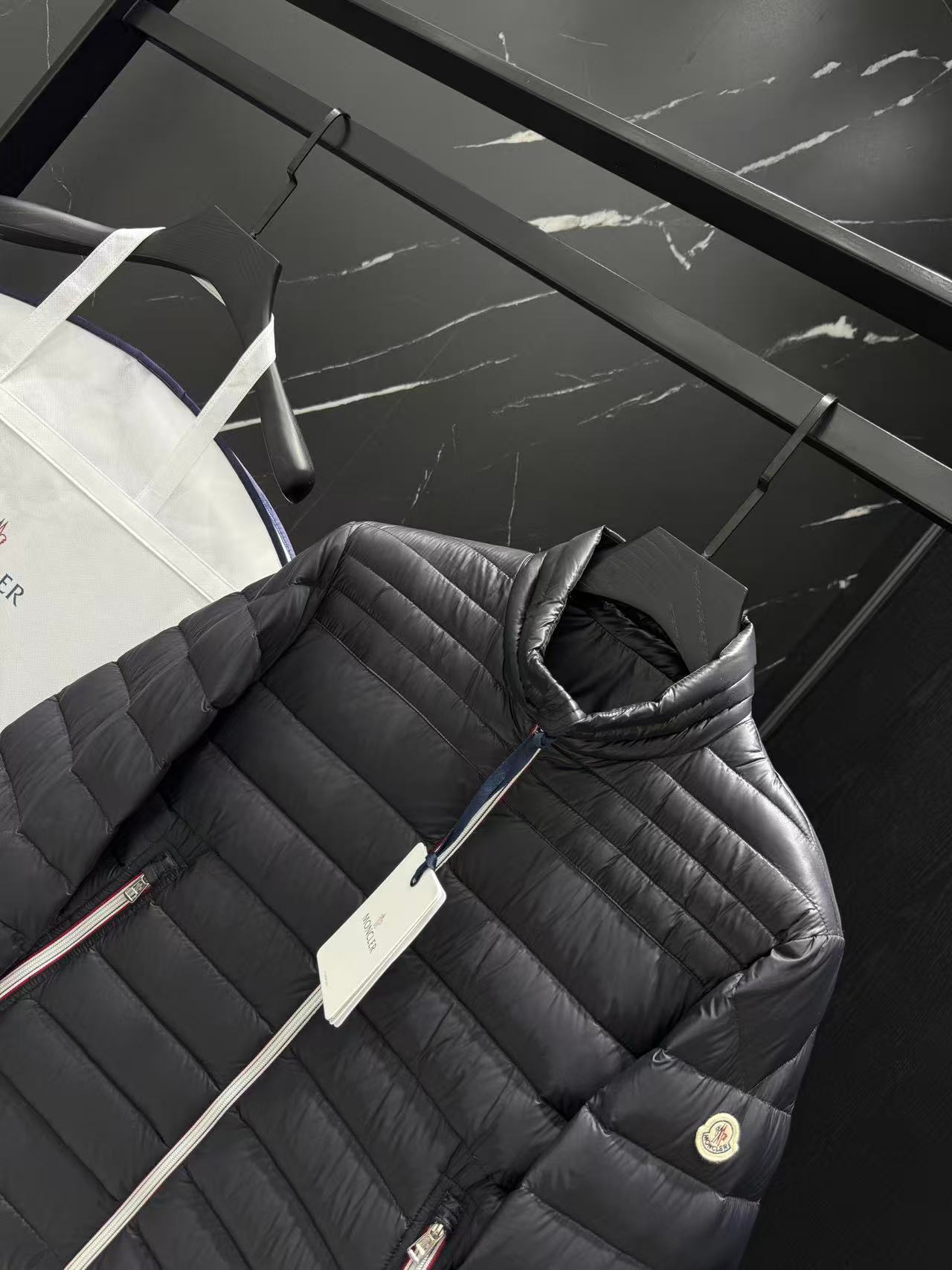 Moncler  モンクレール ダウンジャケット