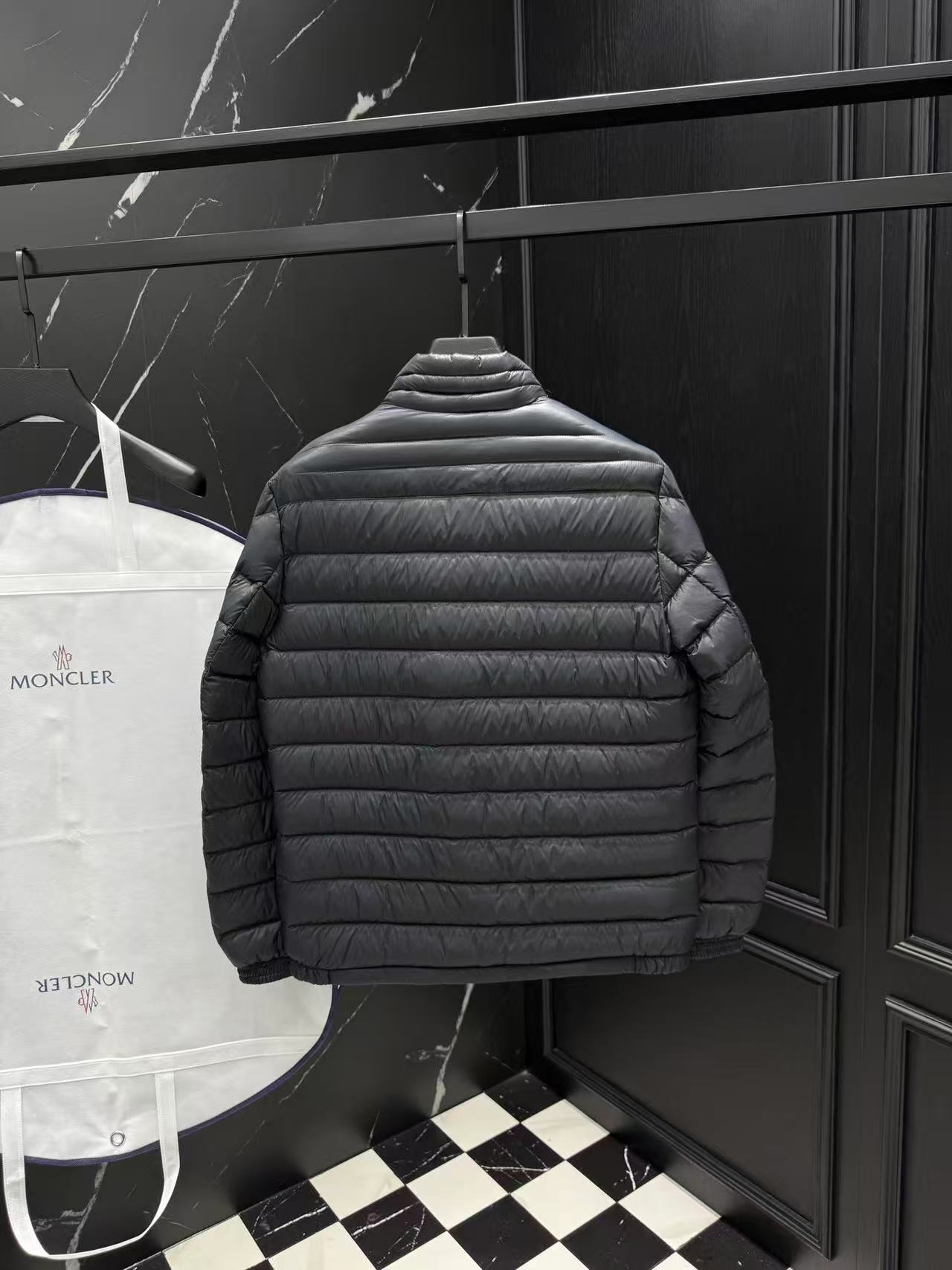Moncler  モンクレール ダウンジャケット