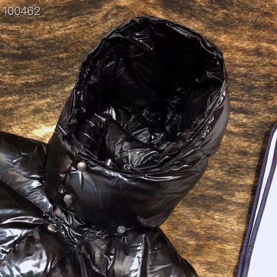 Moncler  モンクレール ダウンジャケット