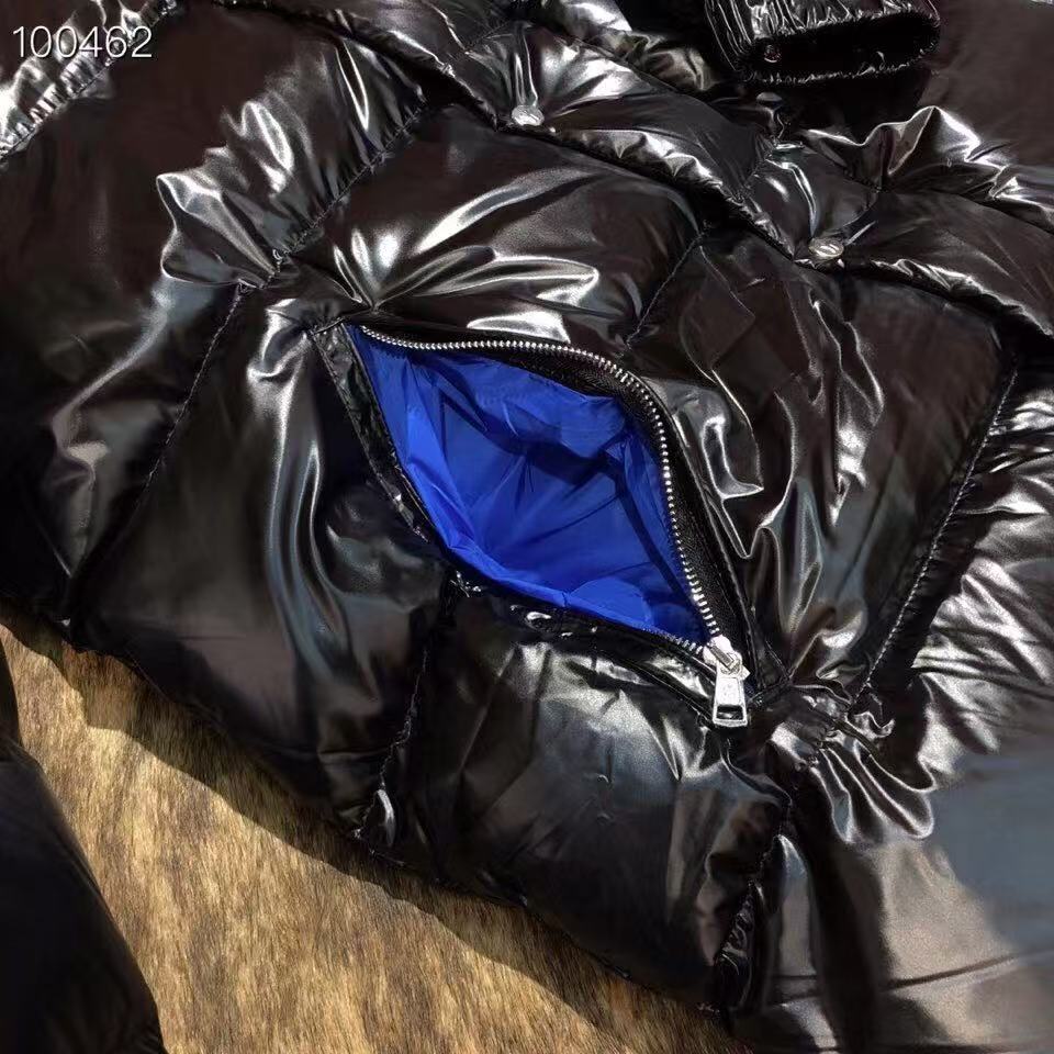 Moncler  モンクレール ダウンジャケット