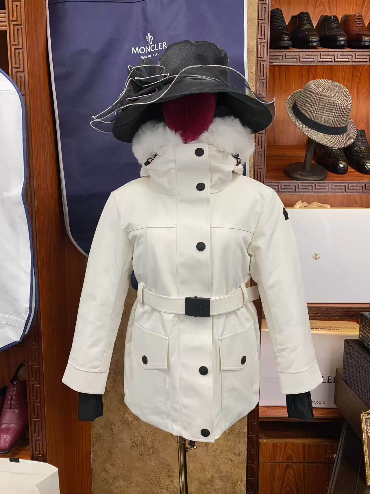 Moncler  モンクレール ダウンジャケット