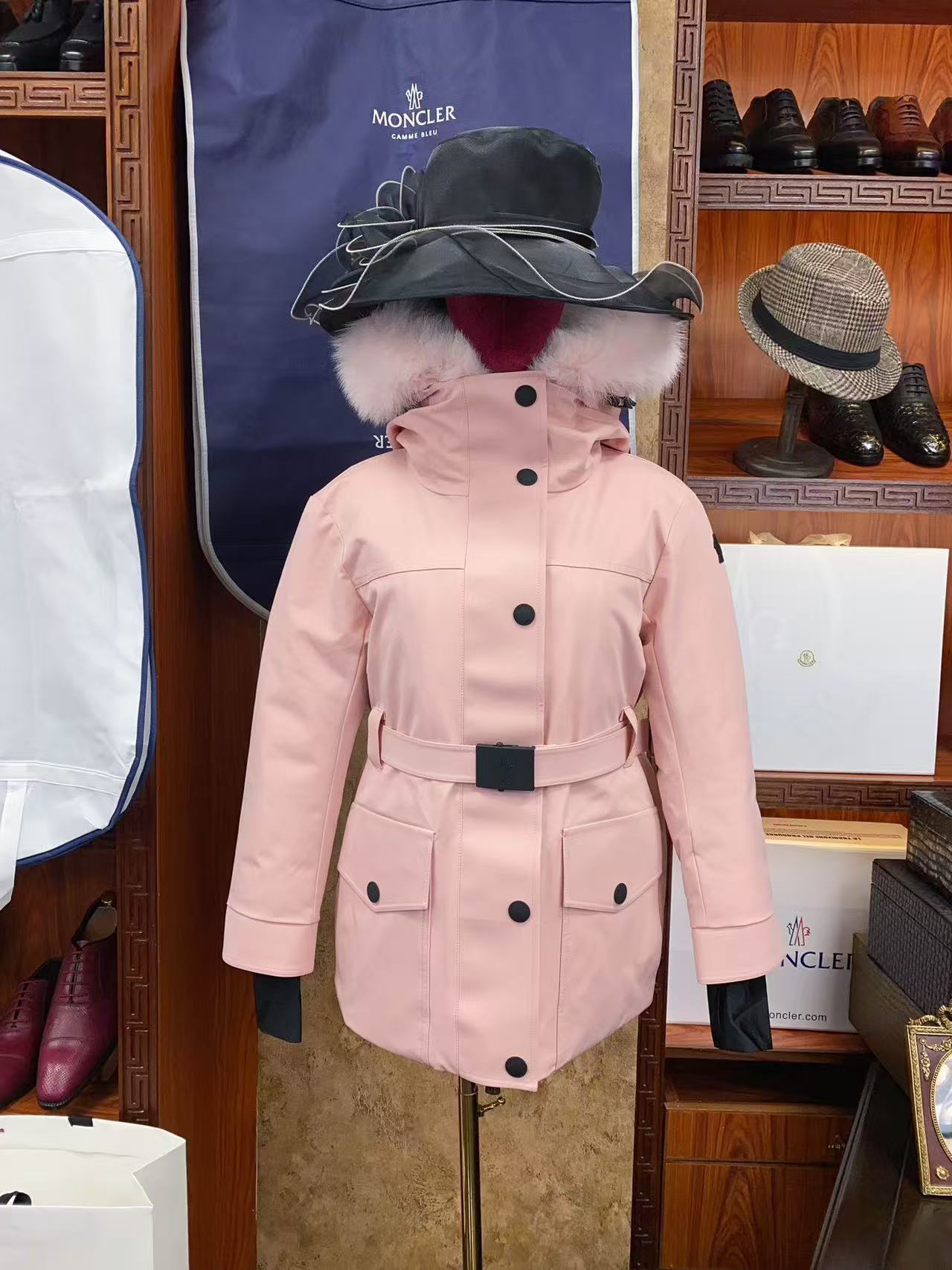 Moncler  モンクレール ダウンジャケット