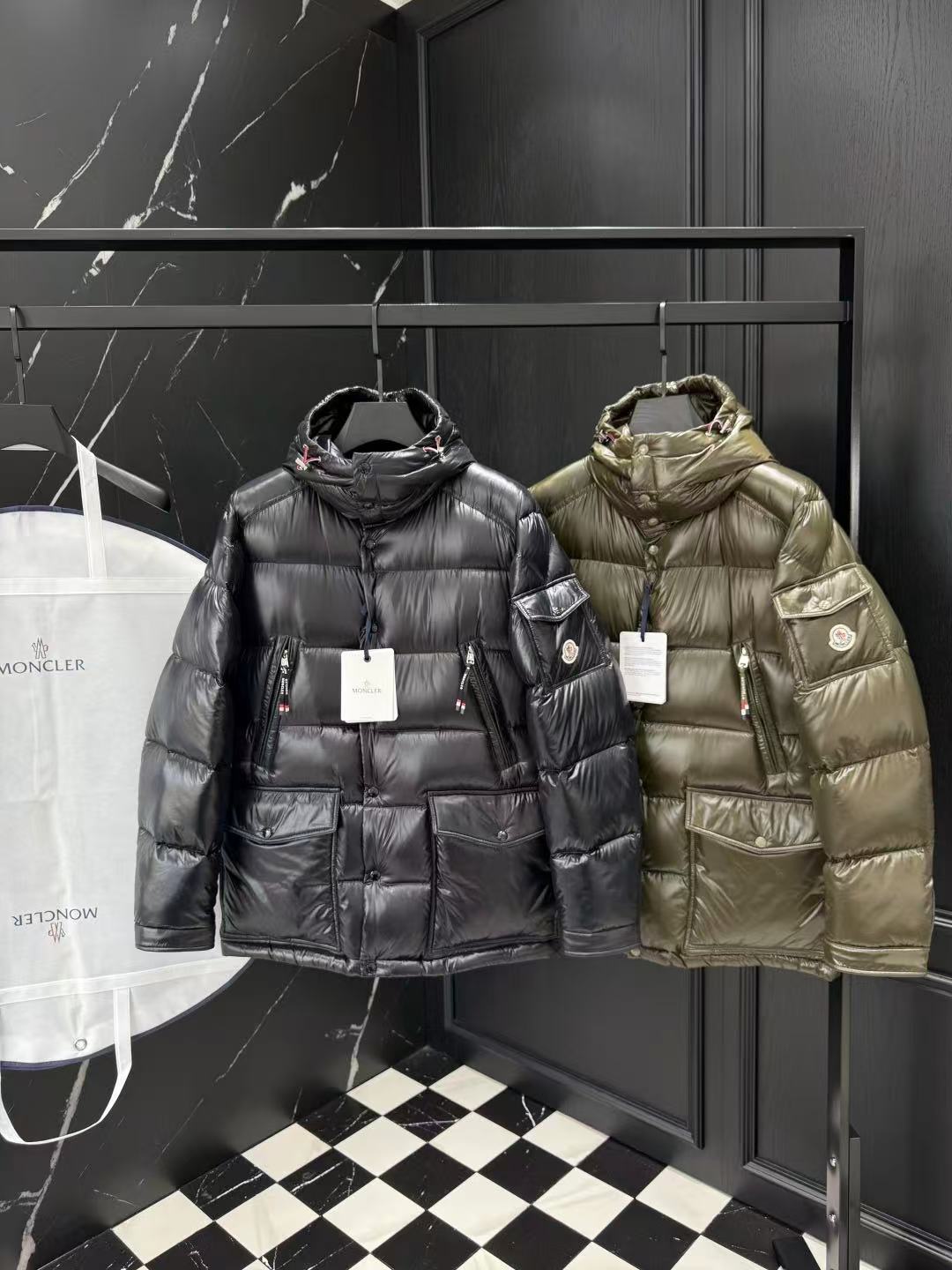 Moncler  モンクレール ダウンジャケット