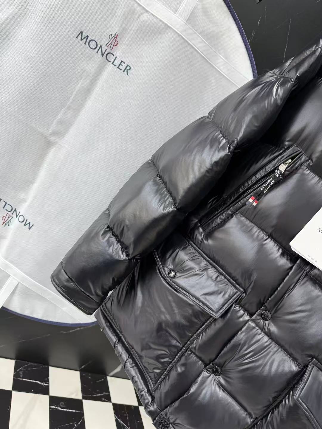 Moncler  モンクレール ダウンジャケット