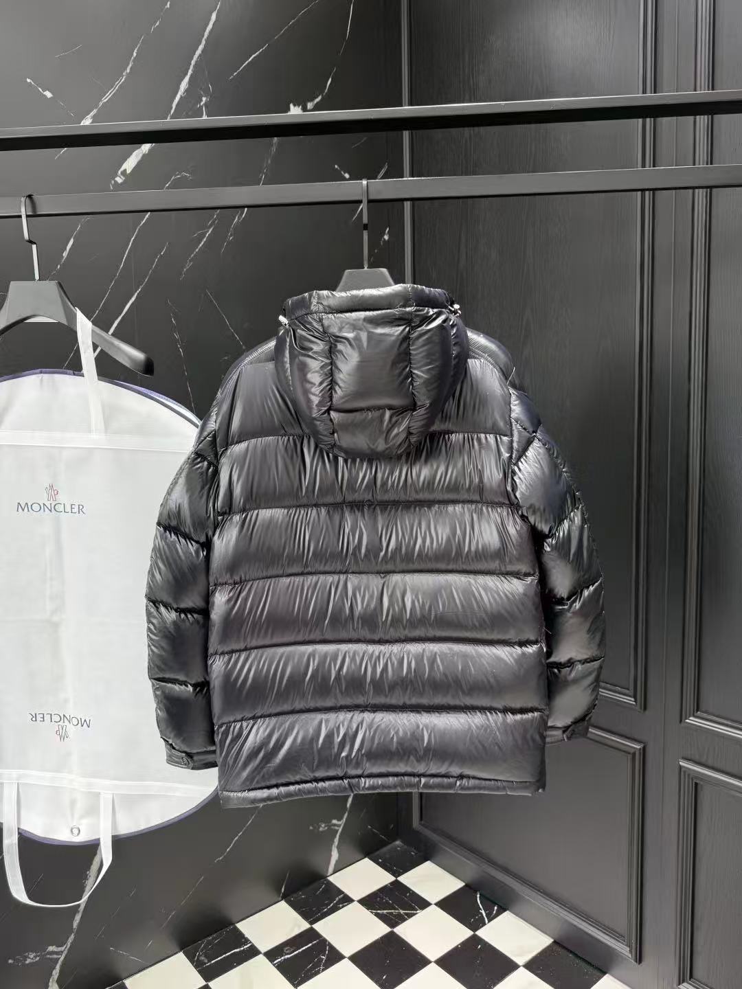 Moncler  モンクレール ダウンジャケット