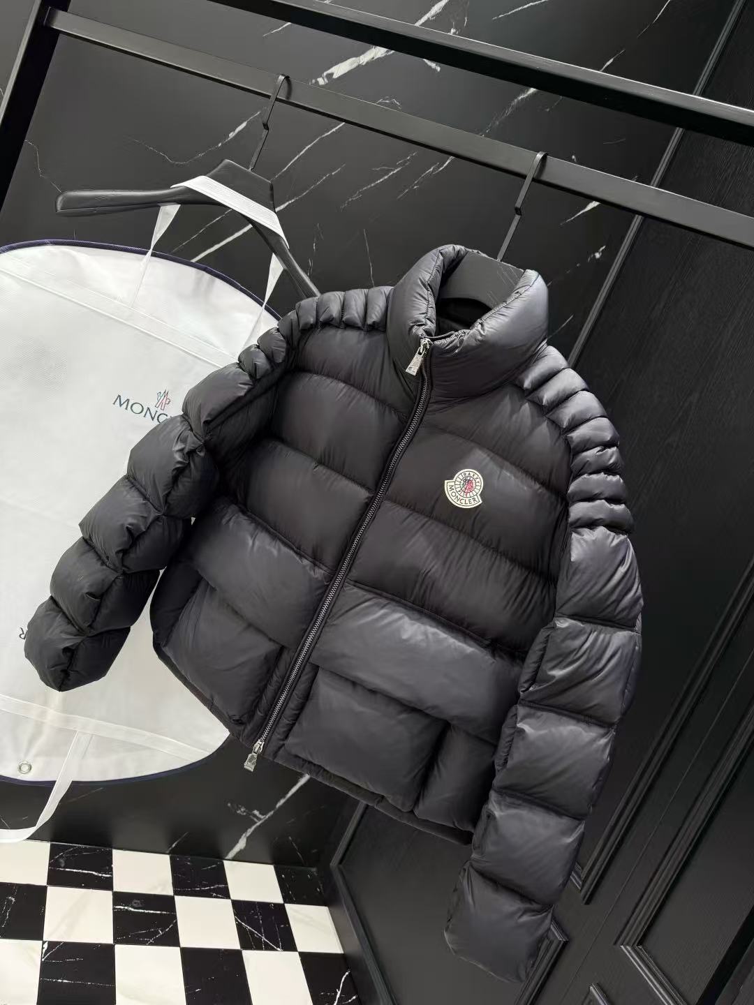Moncler  モンクレール ダウンジャケット