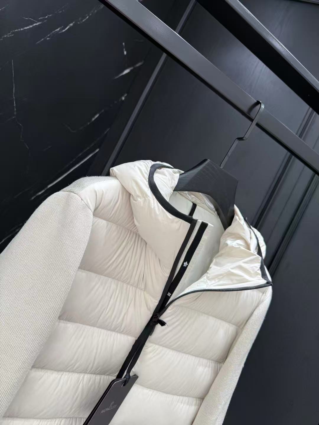 Moncler  モンクレール ダウンジャケット