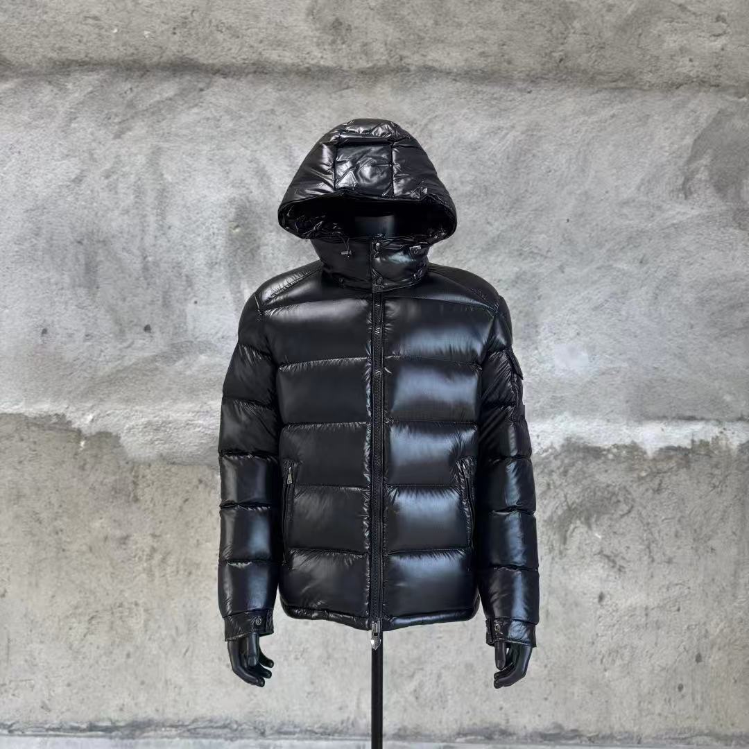Moncler  モンクレール ダウンジャケット