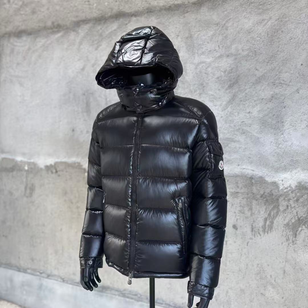 Moncler  モンクレール ダウンジャケット