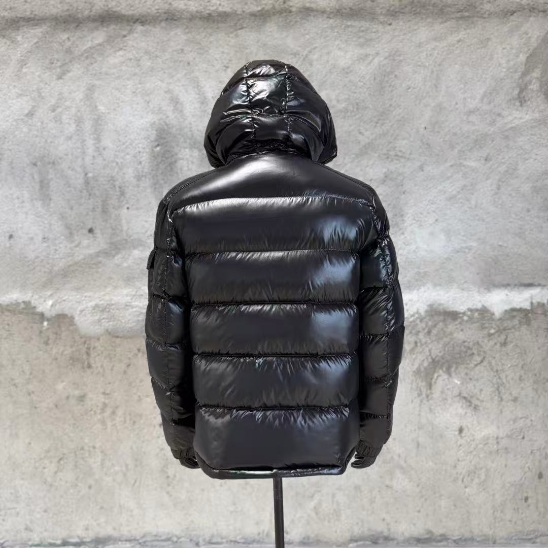 Moncler  モンクレール ダウンジャケット