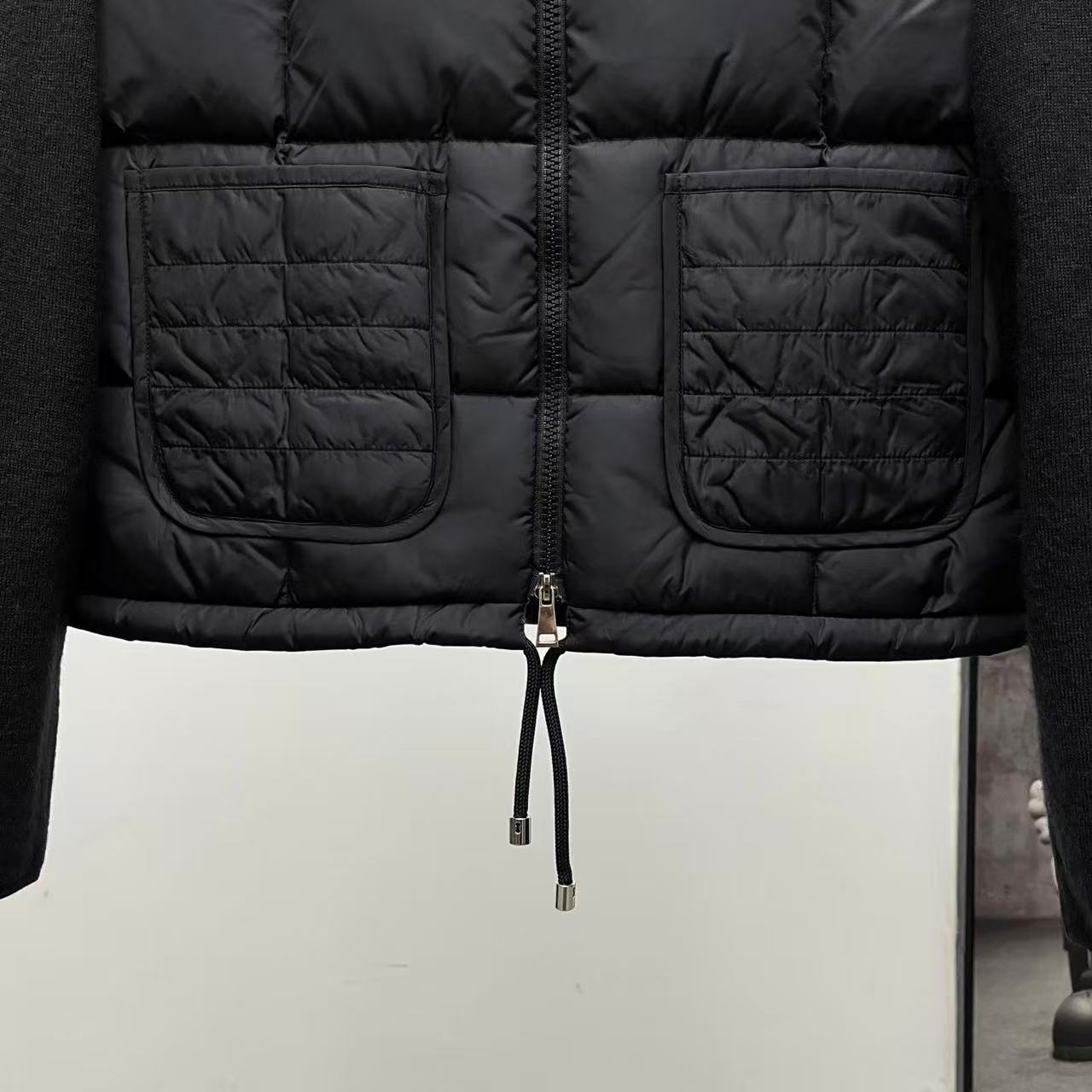 Moncler  モンクレール ダウンジャケット