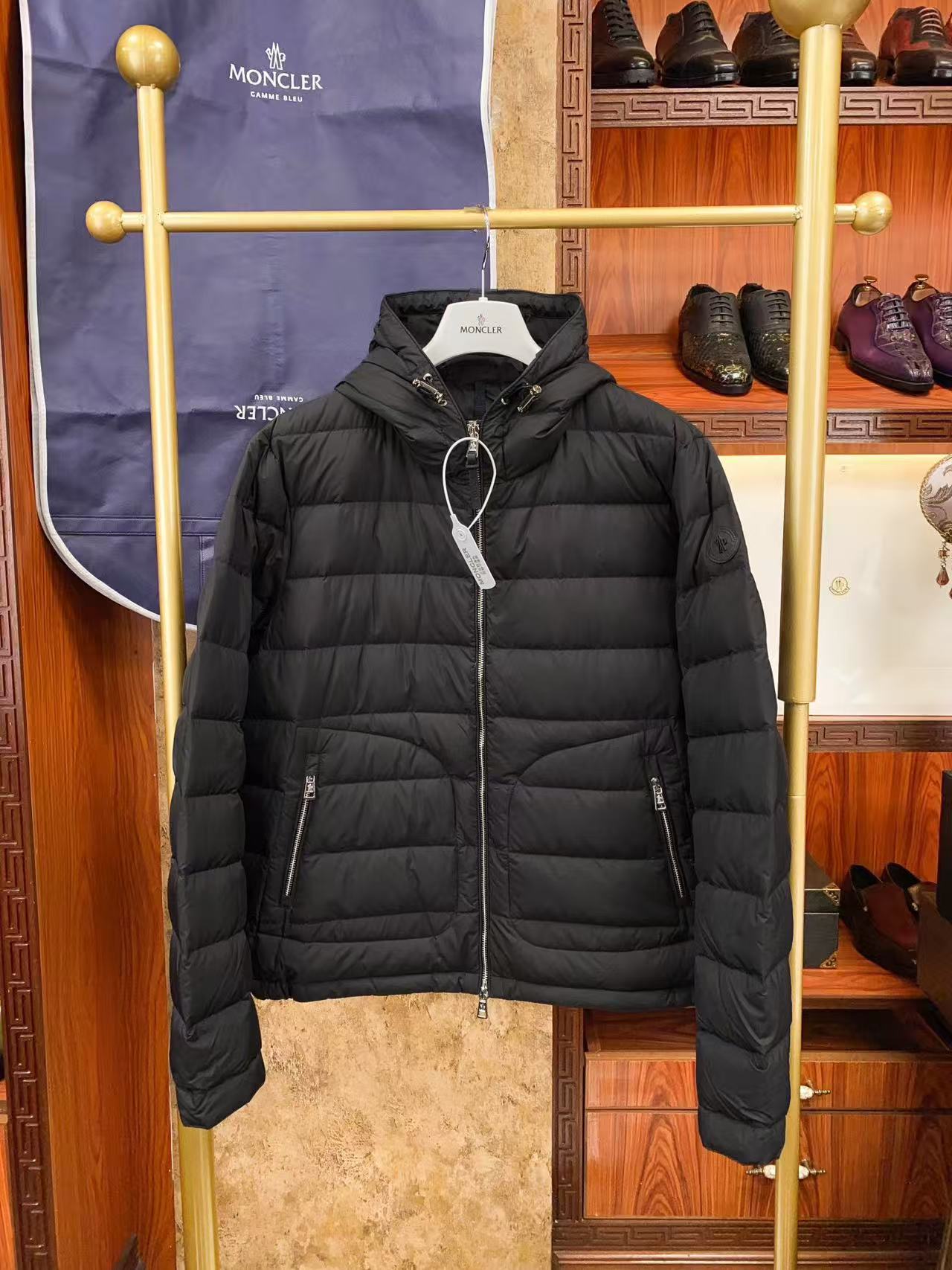 Moncler  モンクレール ダウンジャケット