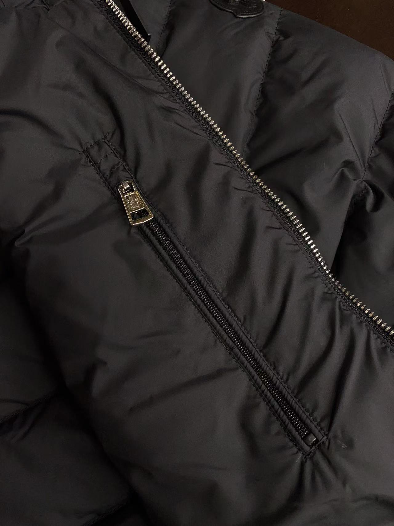 Moncler  モンクレール ダウンジャケット