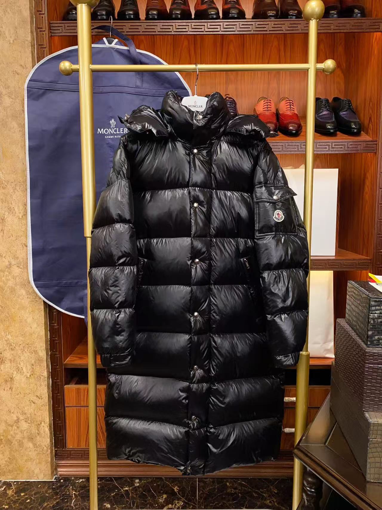 Moncler  モンクレール ダウンジャケット