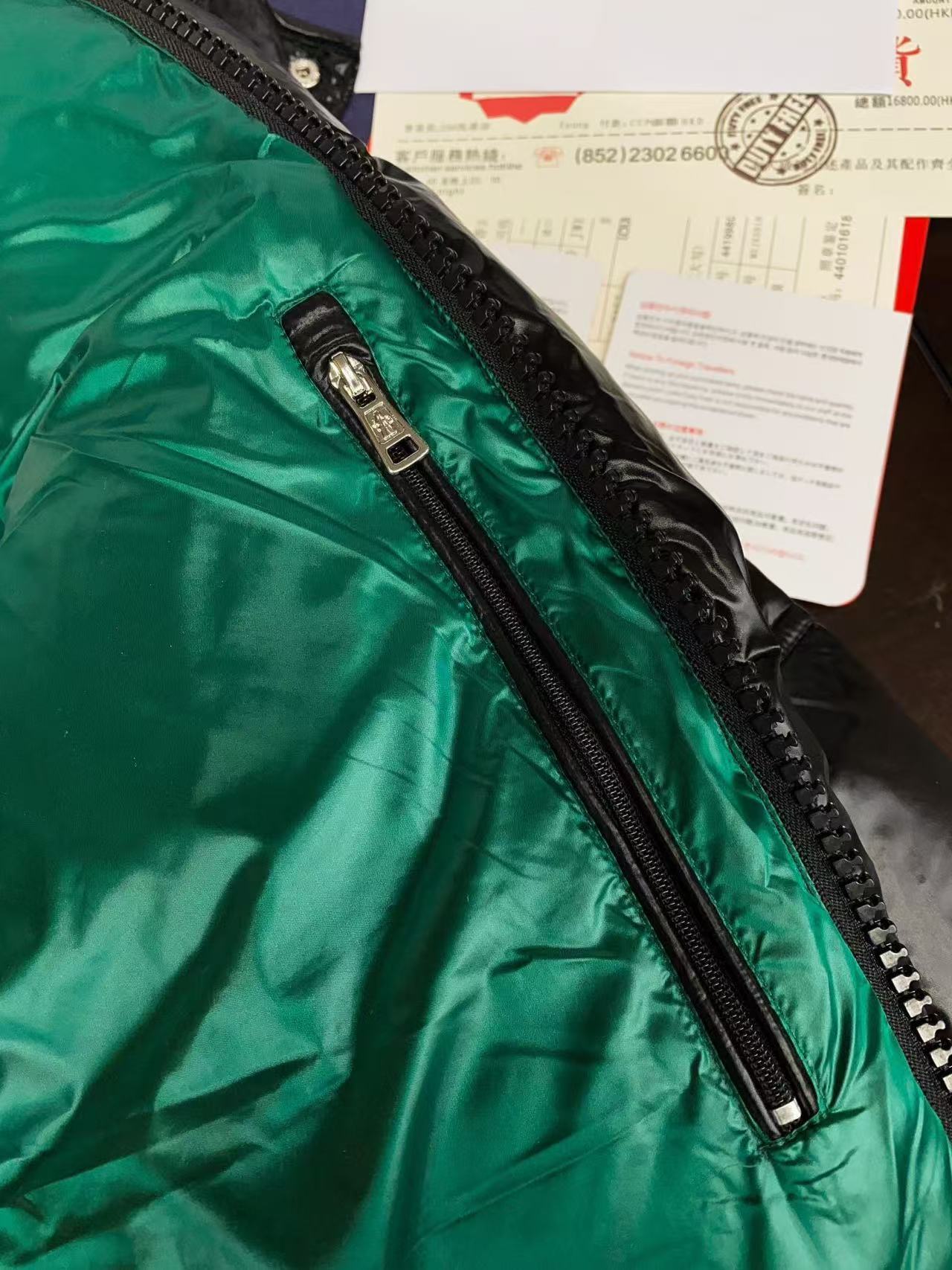 Moncler  モンクレール ダウンジャケット