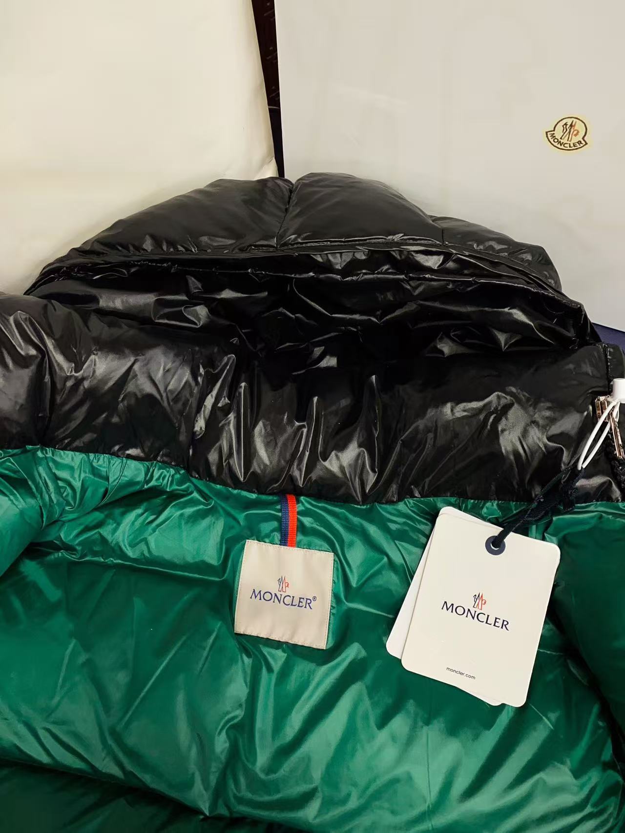 Moncler  モンクレール ダウンジャケット