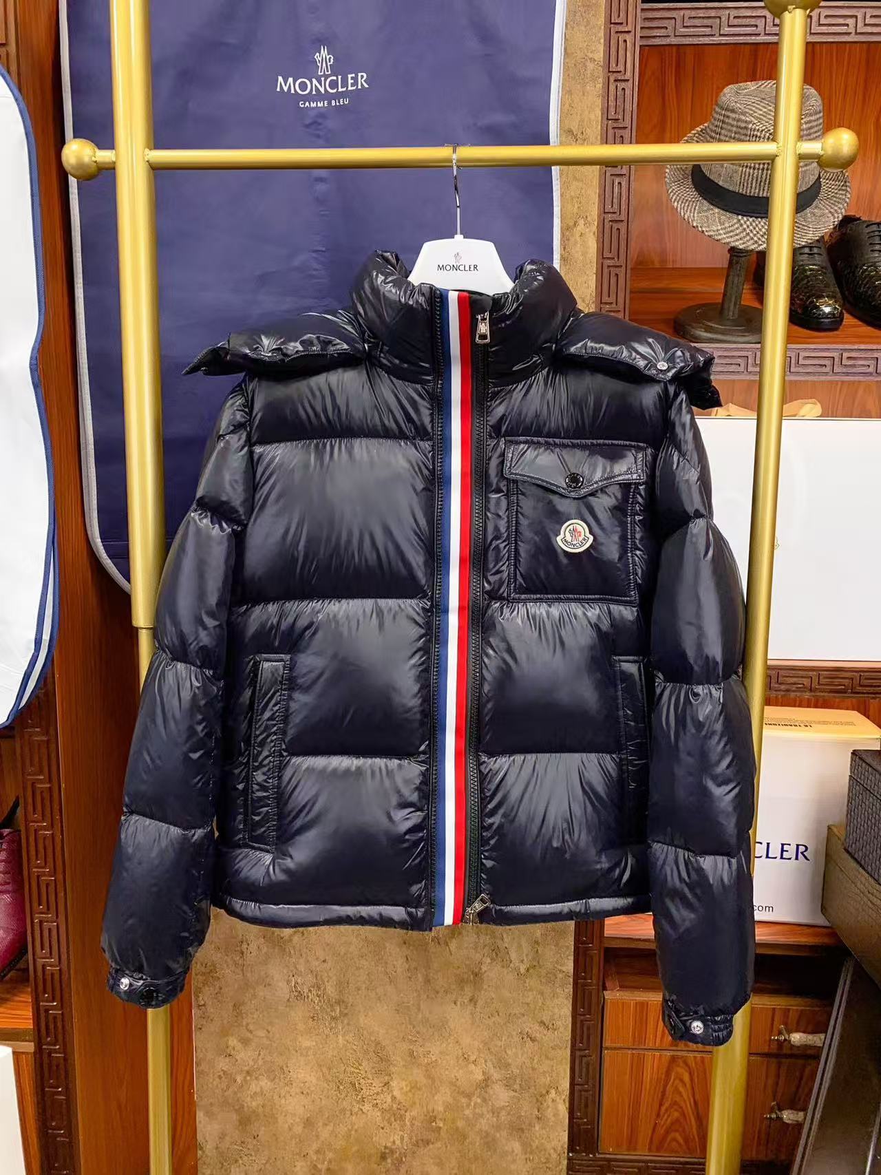 Moncler  モンクレール ダウンジャケット