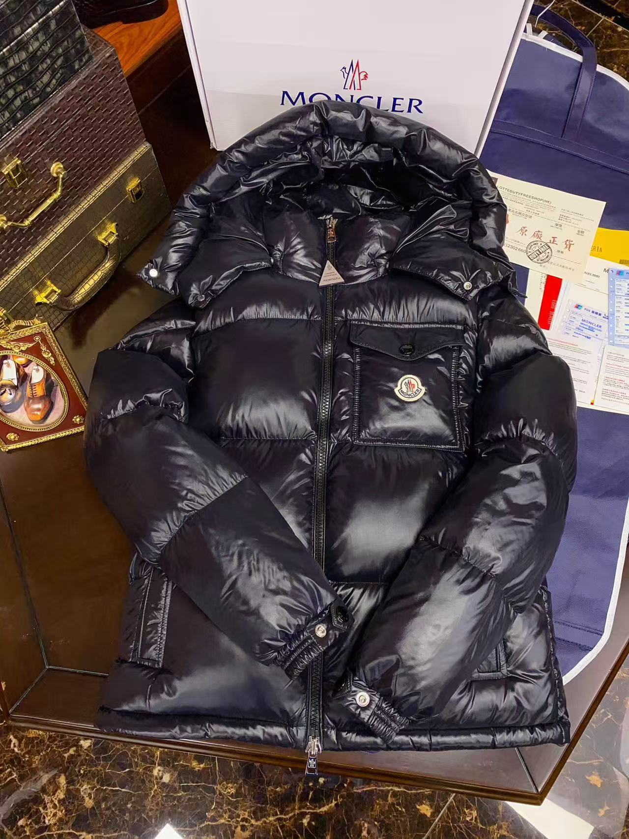 Moncler  モンクレール ダウンジャケット