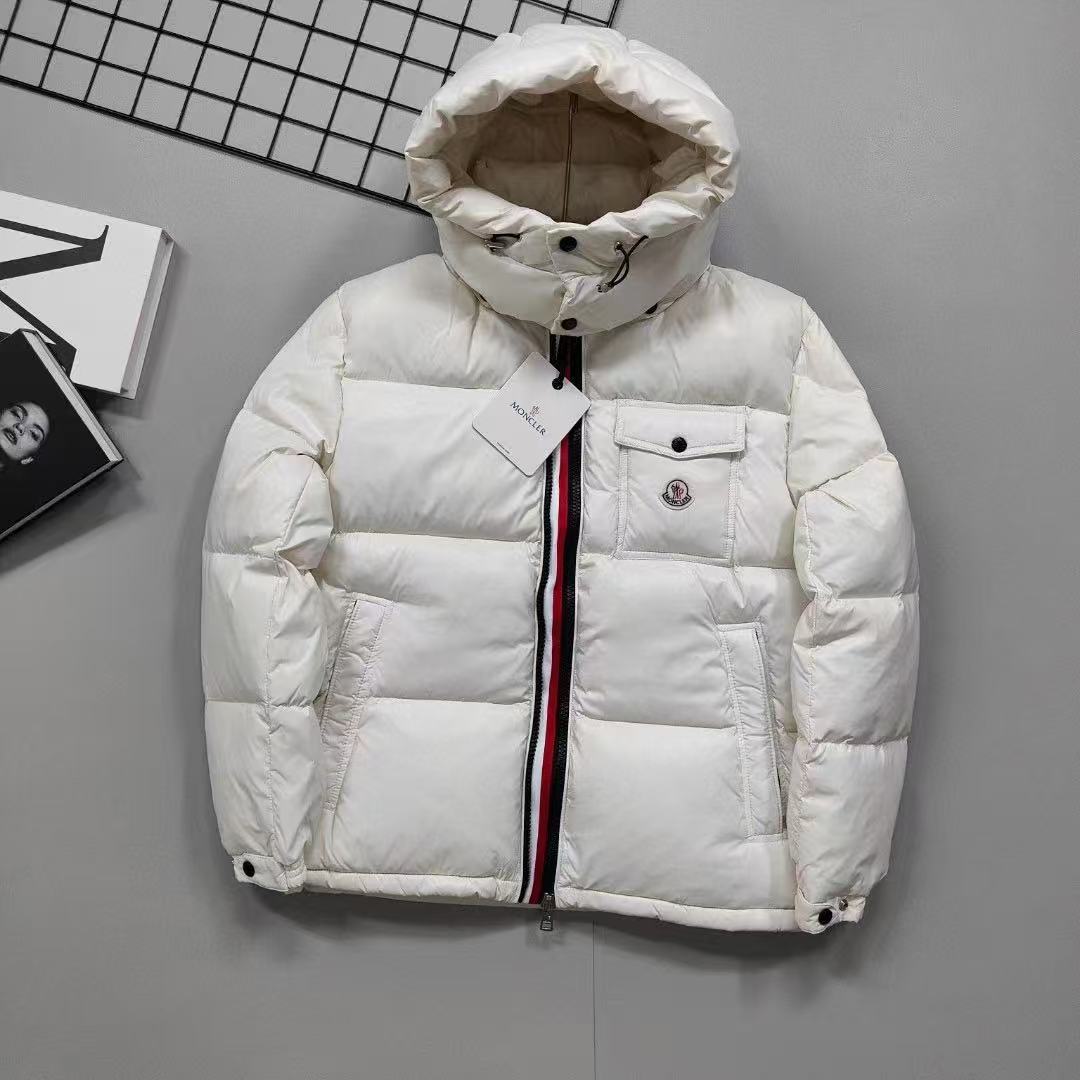 Moncler  モンクレール ダウンジャケット