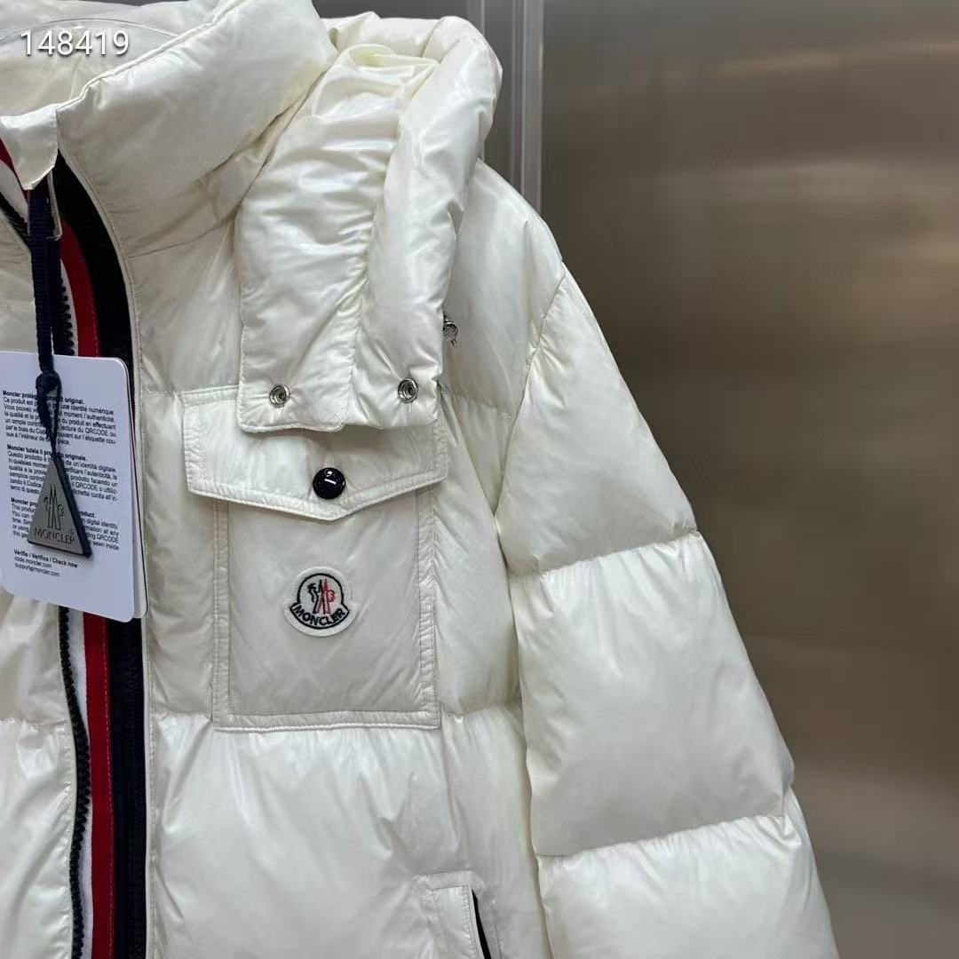 Moncler  モンクレール ダウンジャケット