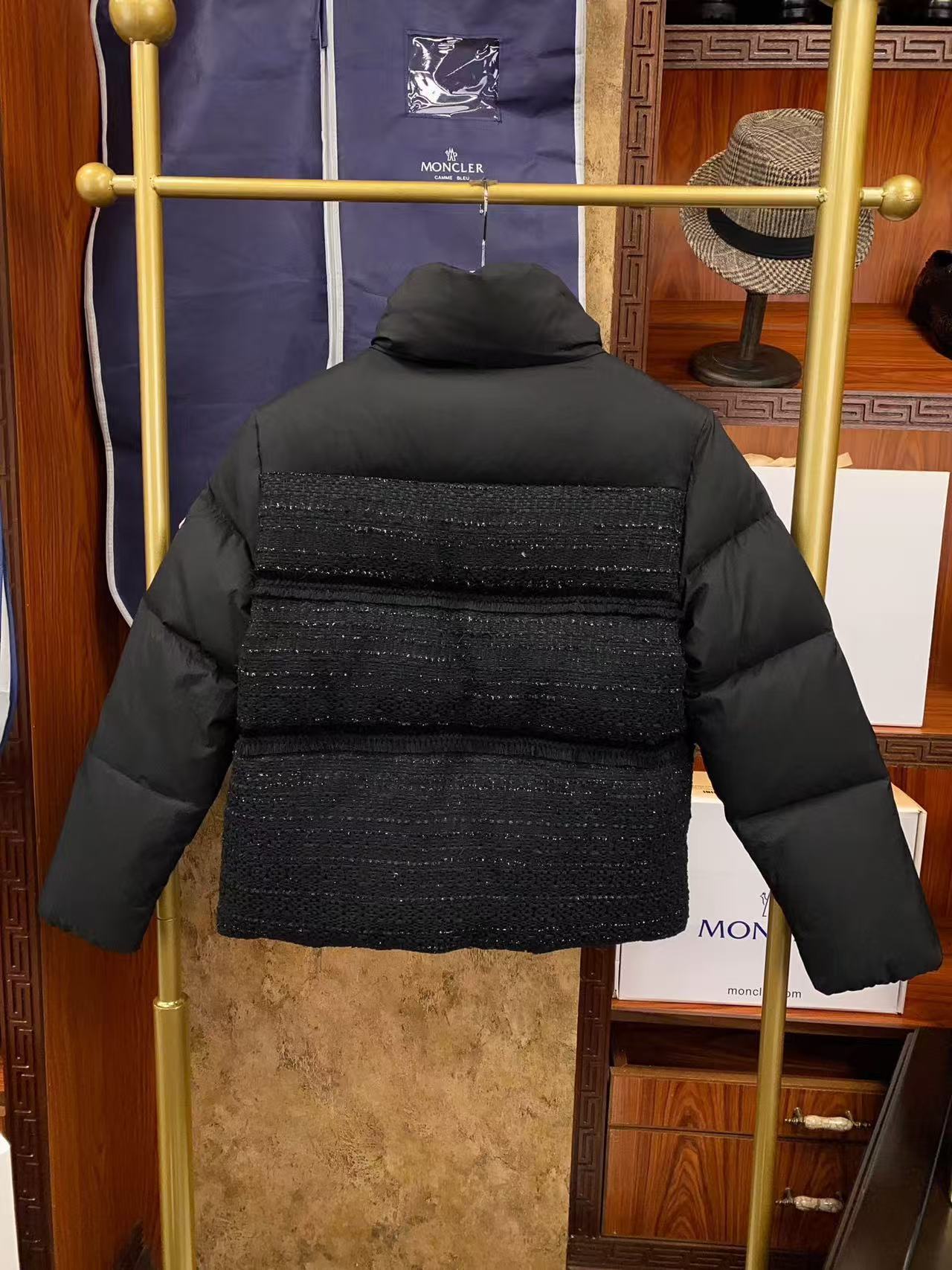 Moncler  モンクレール ダウンジャケット