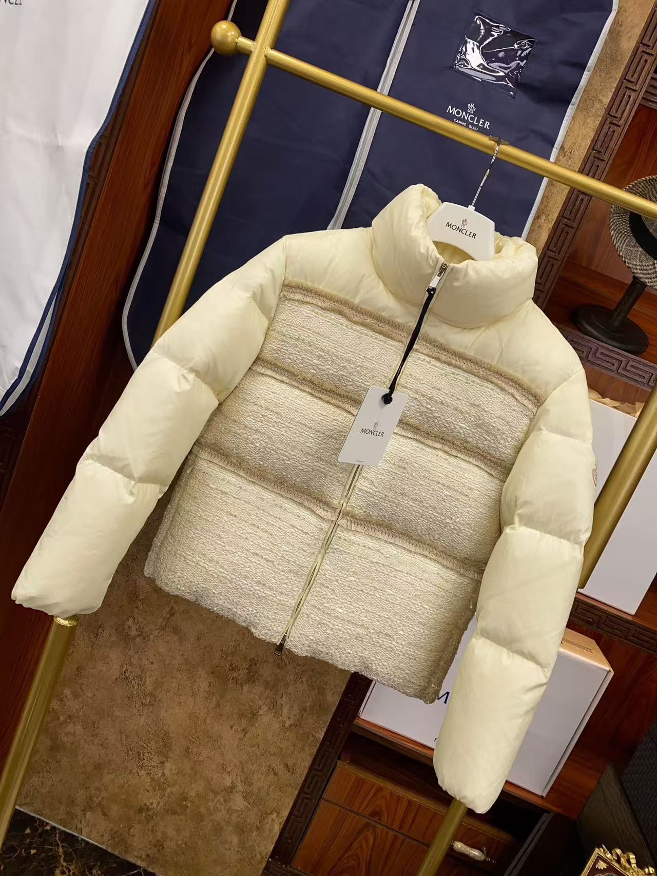 Moncler  モンクレール ダウンジャケット