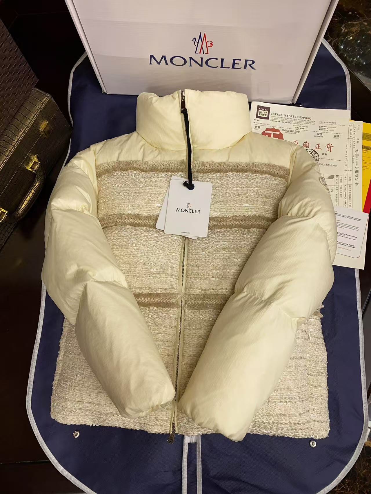 Moncler  モンクレール ダウンジャケット