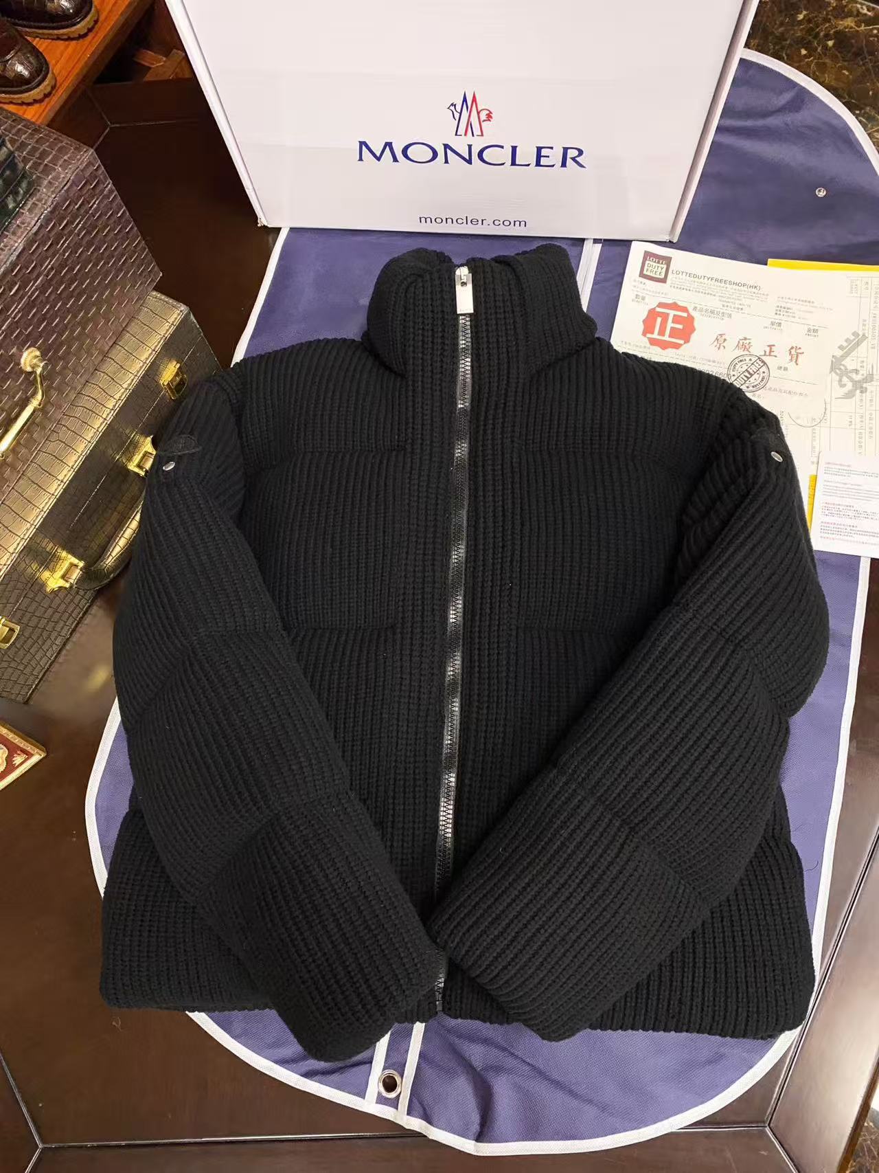 Moncler  モンクレール ダウンジャケット