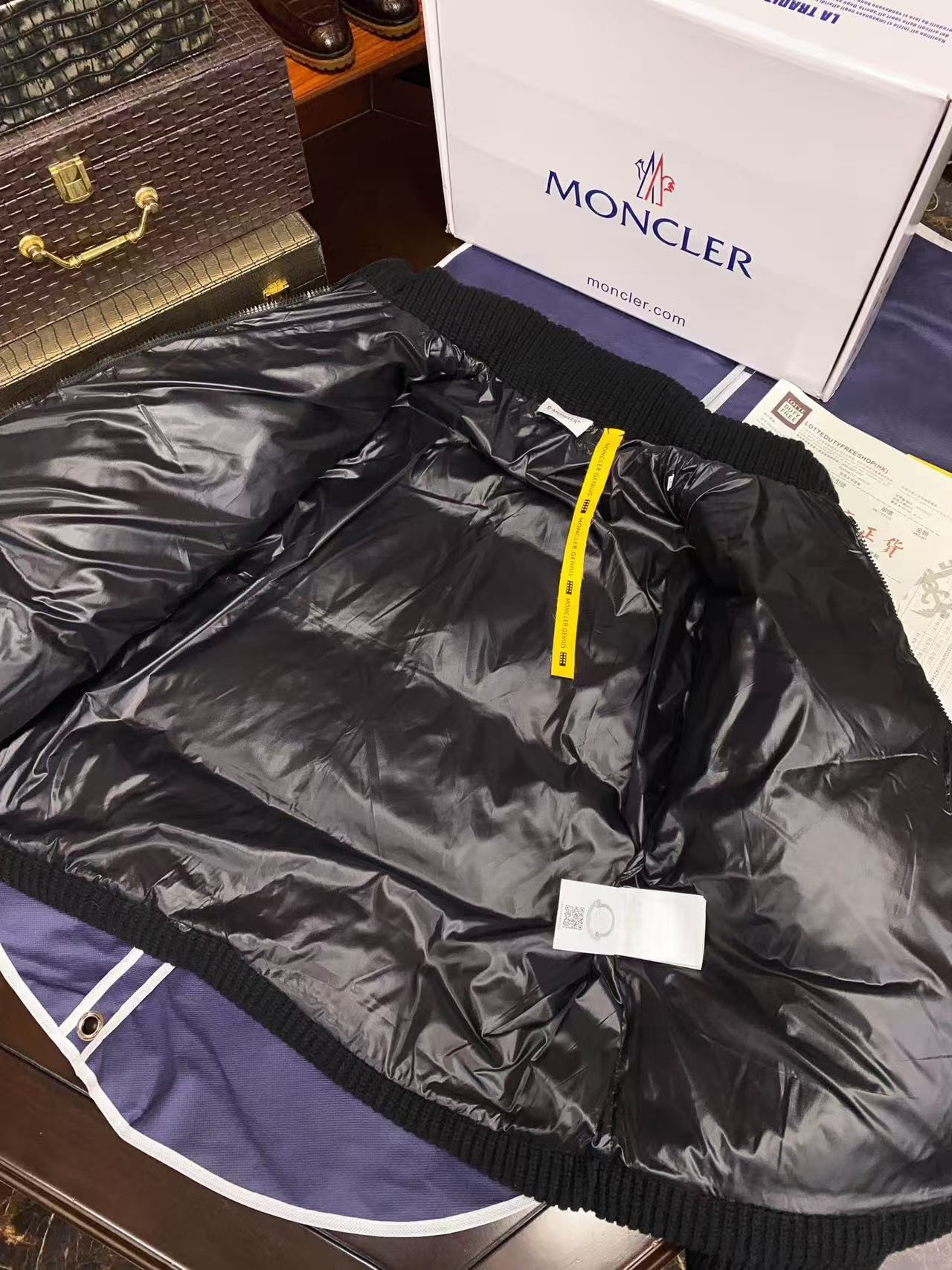 Moncler  モンクレール ダウンジャケット