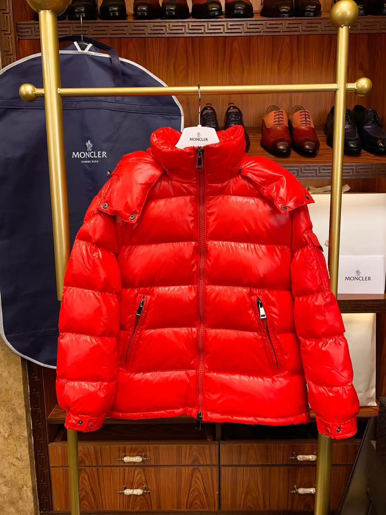 Moncler  モンクレール ダウンジャケット