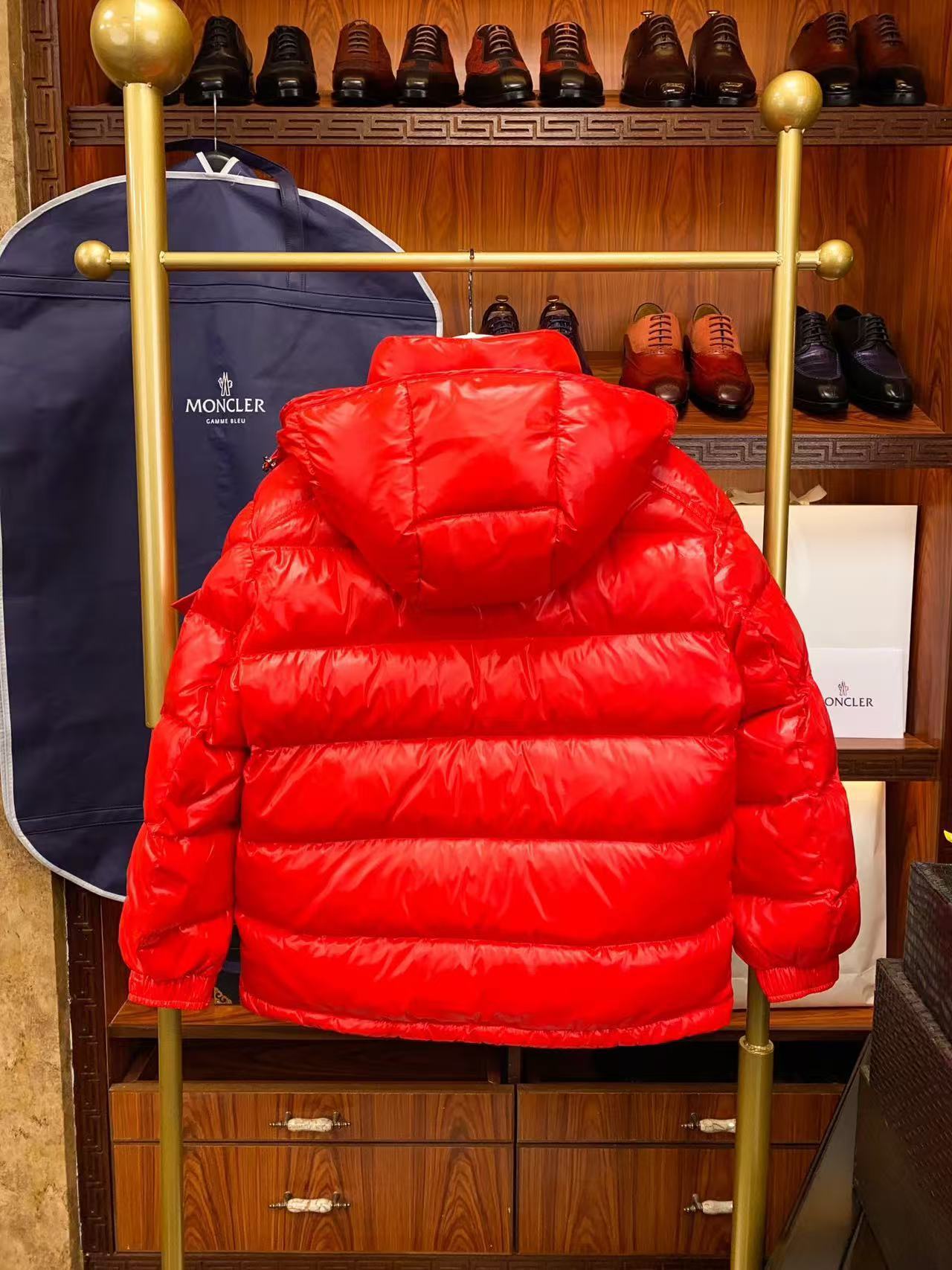 Moncler  モンクレール ダウンジャケット