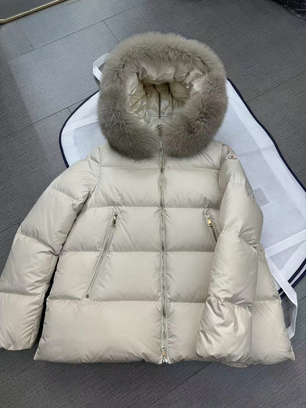 Moncler  モンクレール ダウンジャケット