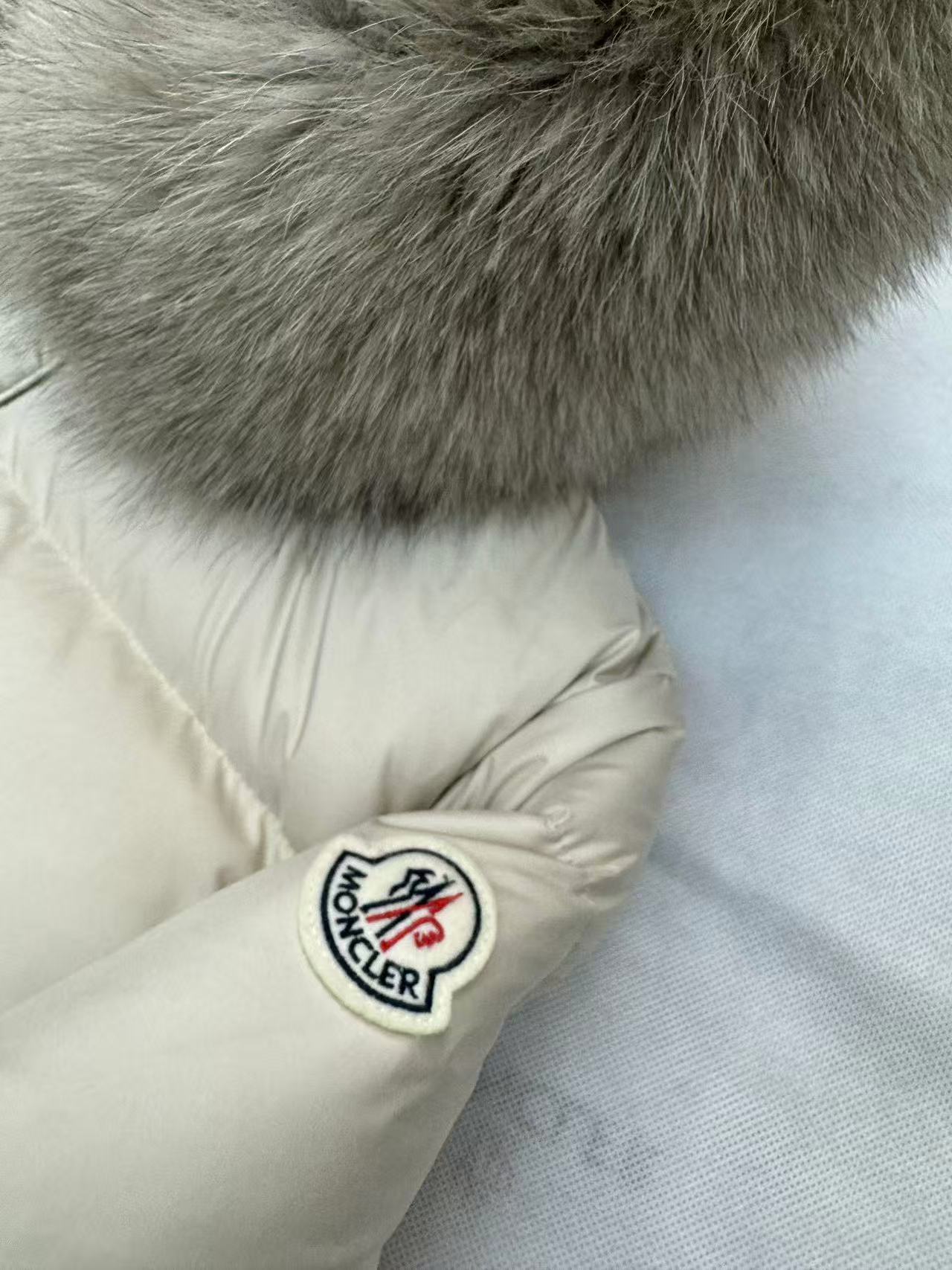 Moncler  モンクレール ダウンジャケット